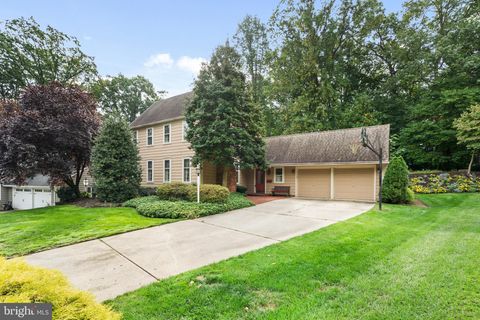203 HORSE SHOE COURT CHERRY HILL NJ 08034