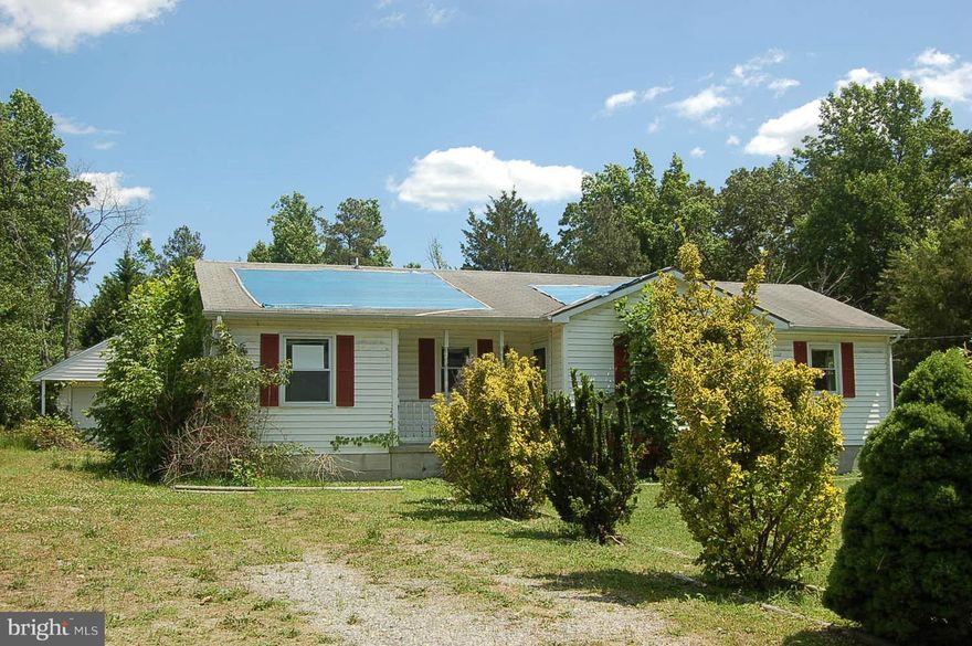 This house features a 3 bedroom, 2 bath, eat-in-kitchen, and hardwood floors through out, deck, and a detached 2 car garage.  House is located in a great gated community that is loaded with amenities.