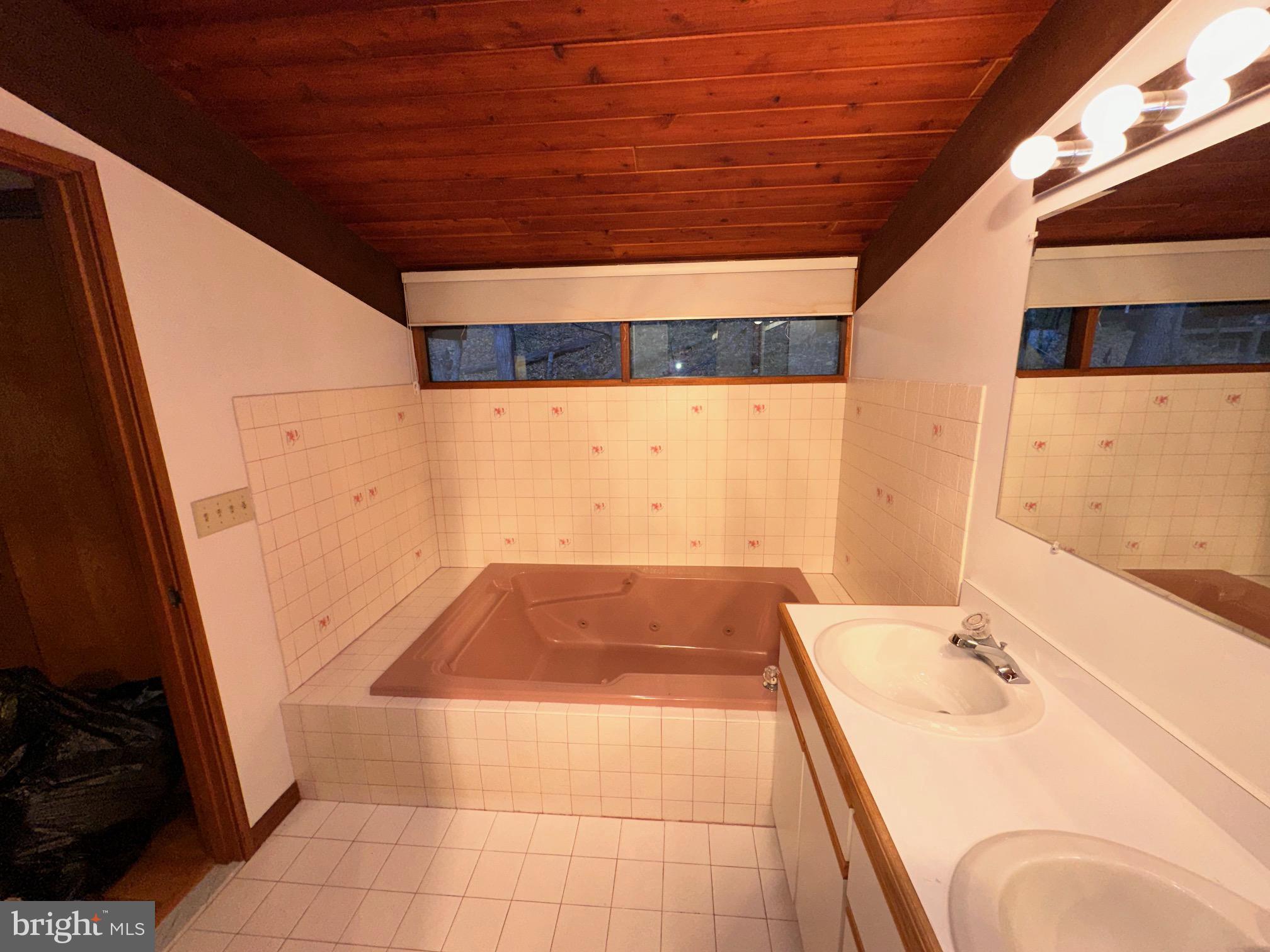 COOLFONT MOUNTAINSIDE - Residential