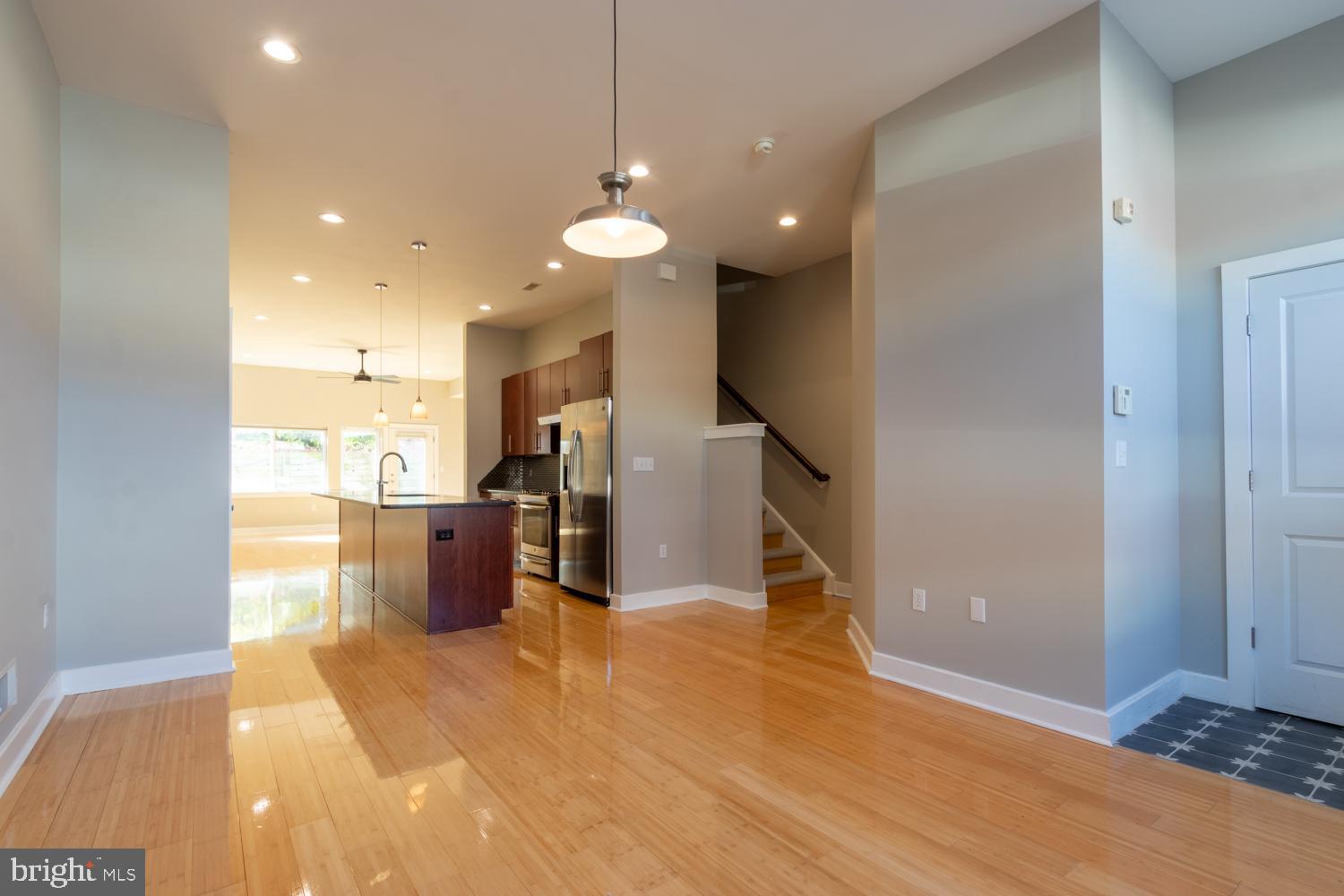 2304 E SERGEANT STREET