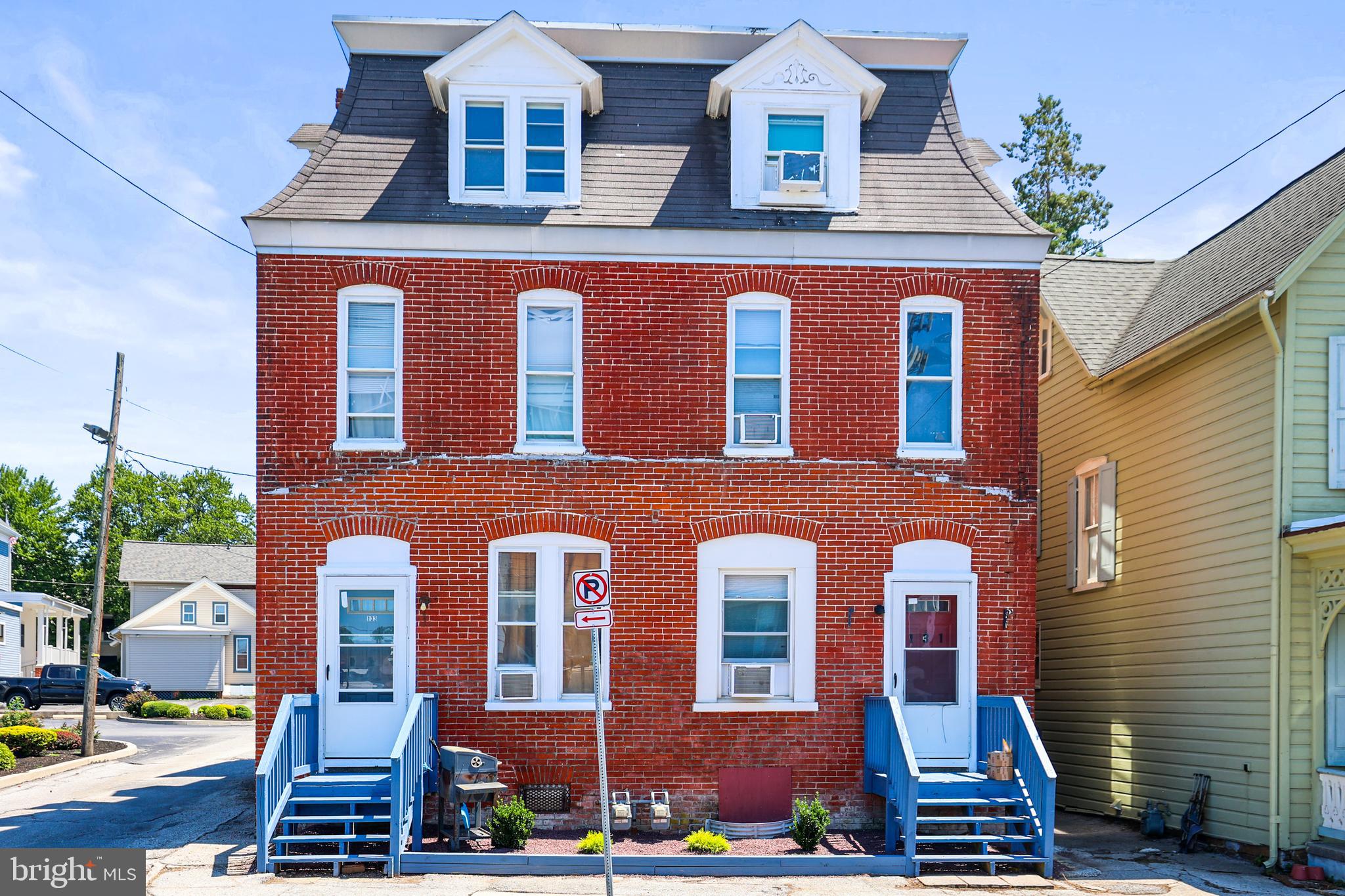 131 E CHESTNUT STREET 133