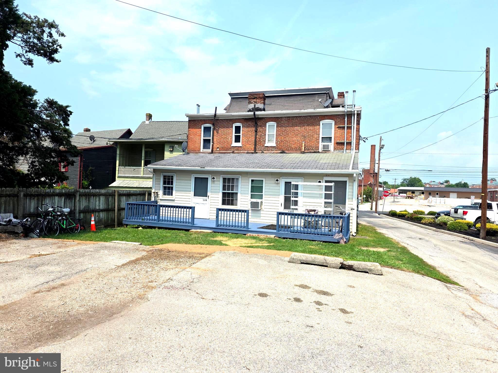131 E CHESTNUT STREET 133