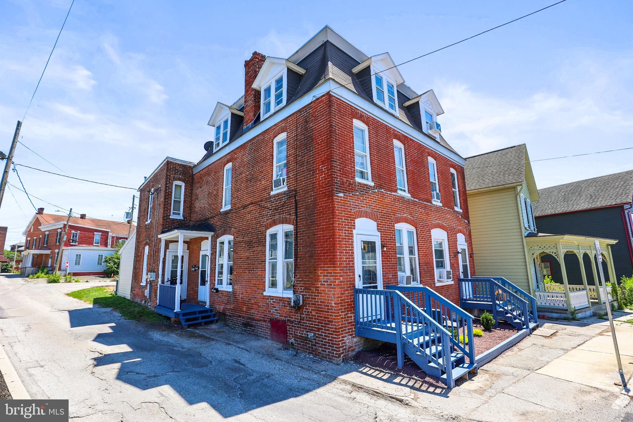 131 E CHESTNUT STREET 133