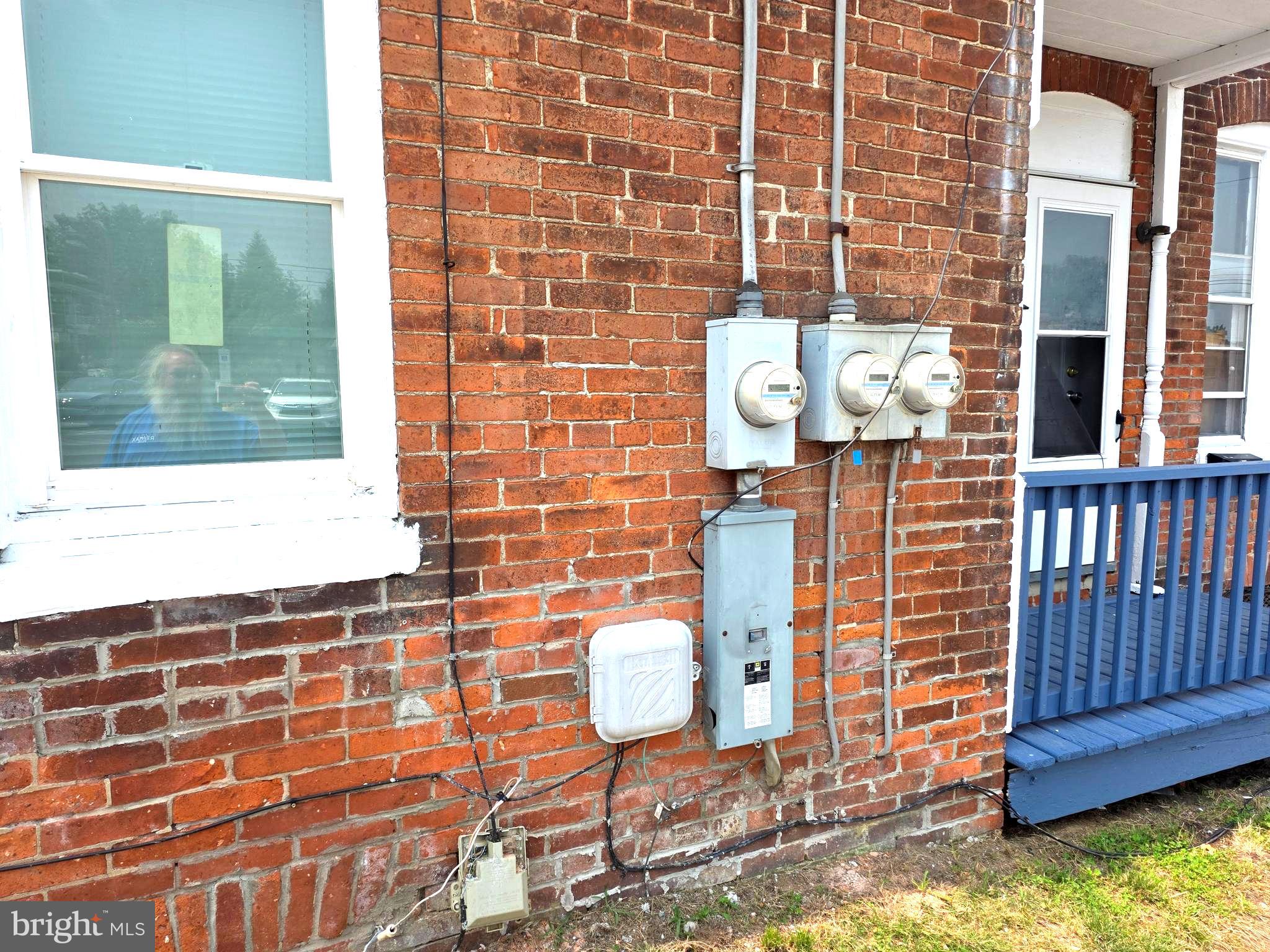 131 E CHESTNUT STREET 133
