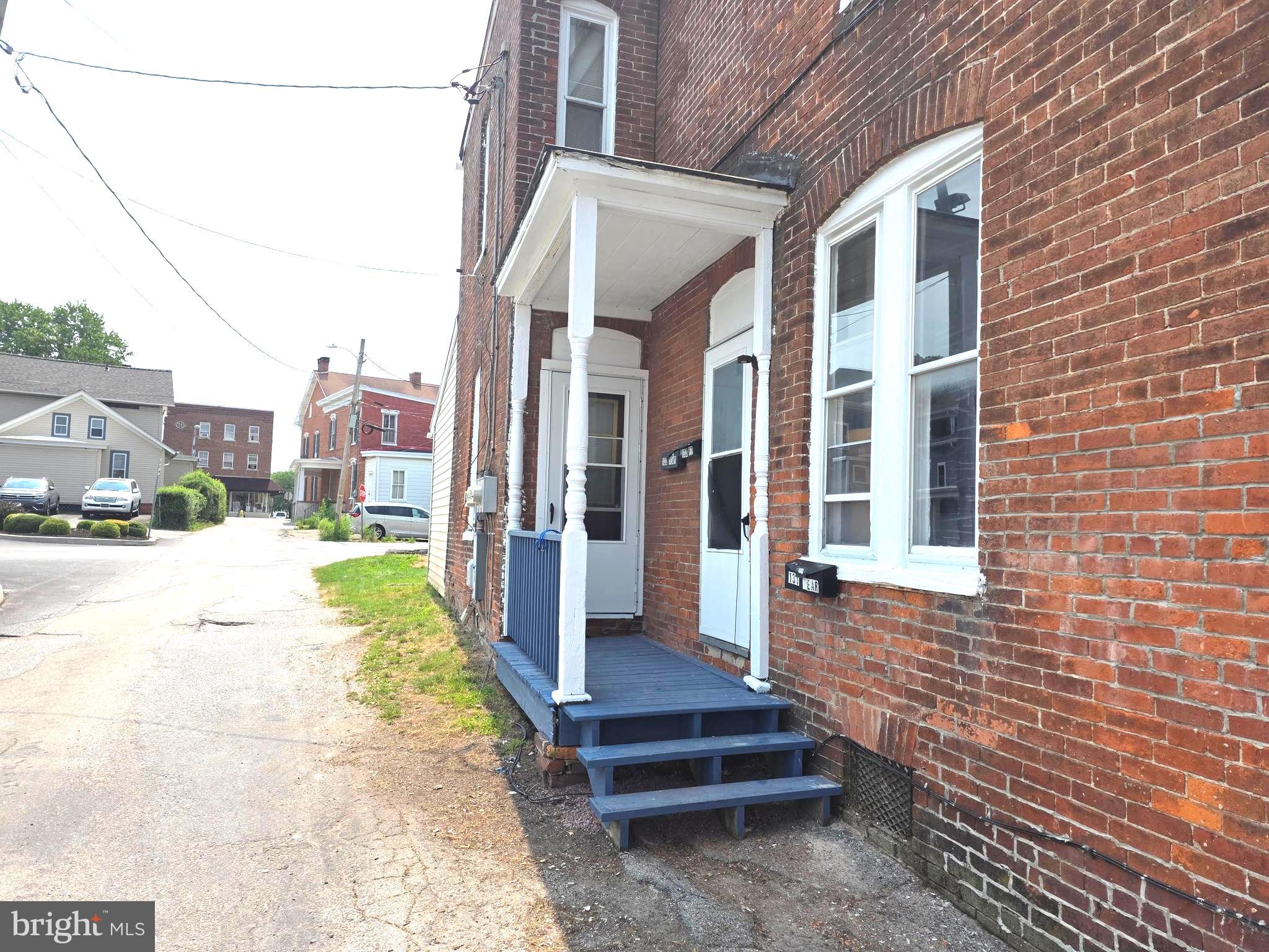 131 E CHESTNUT STREET 133