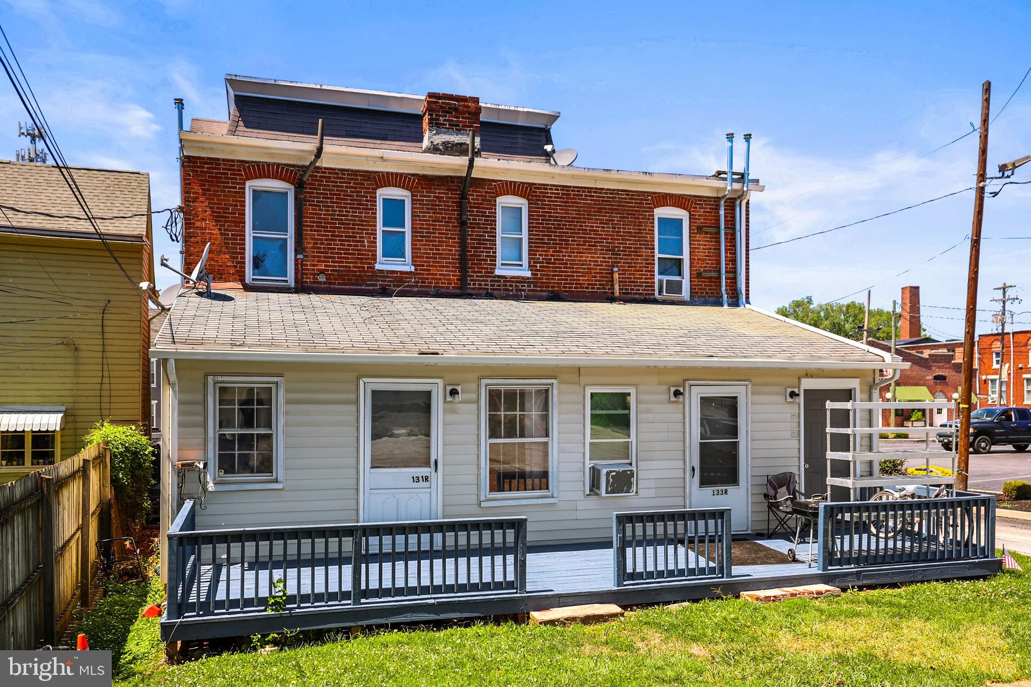 131 E CHESTNUT STREET 133