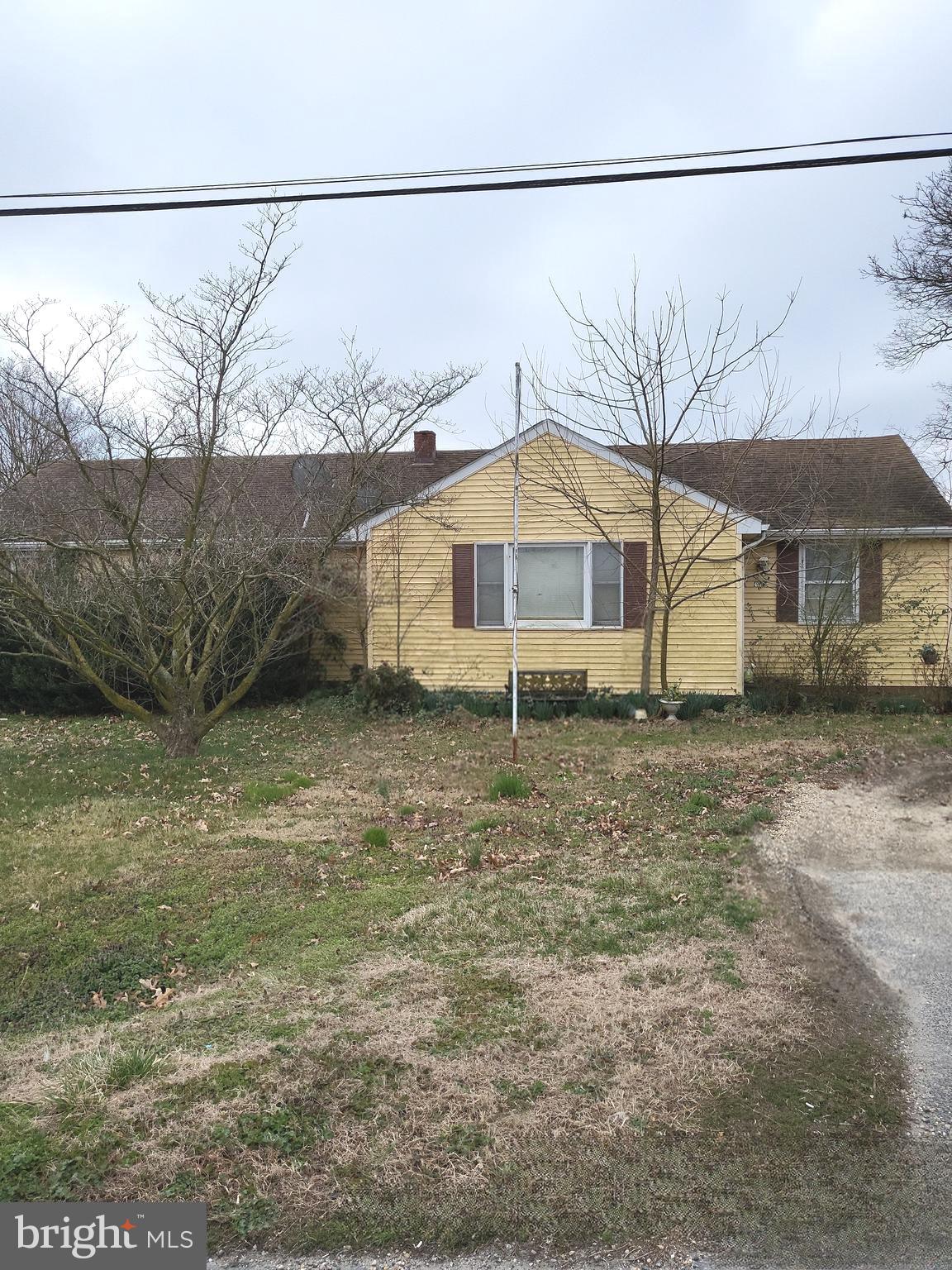 Spacious 4 bedroom, 1 full bath home with fully finished basement. Large .53 acre lot with a sizeable 2 car detached garage offering extra storage, 1 car detached garage and a shed.
All contracts and offers are subject to final review and approval by seller. ** Contracts are not binding unless the entire agreement is ratified by all parties. ** All offers must be submitted by the buyer’s agent via HUBZU AUCTION. Once the offer has been accepted through HUBZU the assigned Asset manager from Altisource will upload through Res.net to generating contract addendums.
Seller Pays: Buyer uses Premium Title Services, the seller’s preferred title partner and closing agent. This lets the buyer bypass the title insurance fee, related search costs and reduced escrow/settlement fees, since the seller will cover those charges. The average charges for title search and insurance is $1225 & escrow/settlement fees is $875, resulting in an overall savings of $1660 for buyers, who opt for Premium Title Services.