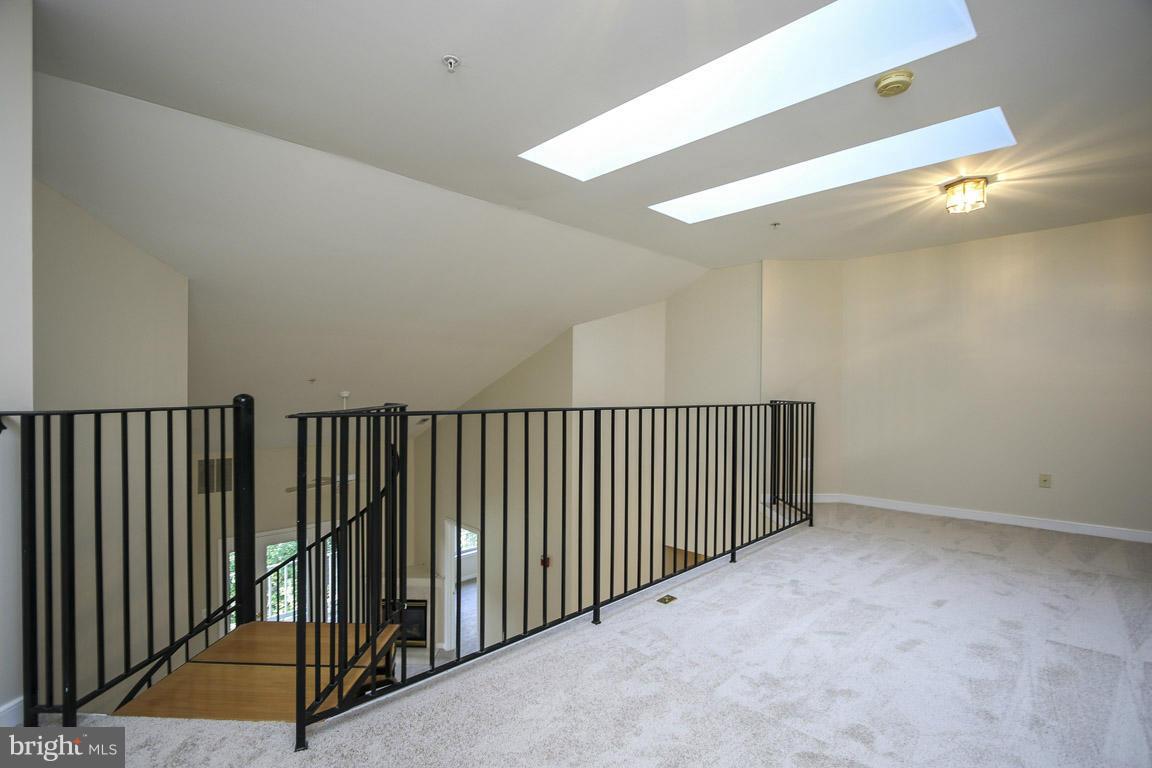 RIVERGATE II - Residential