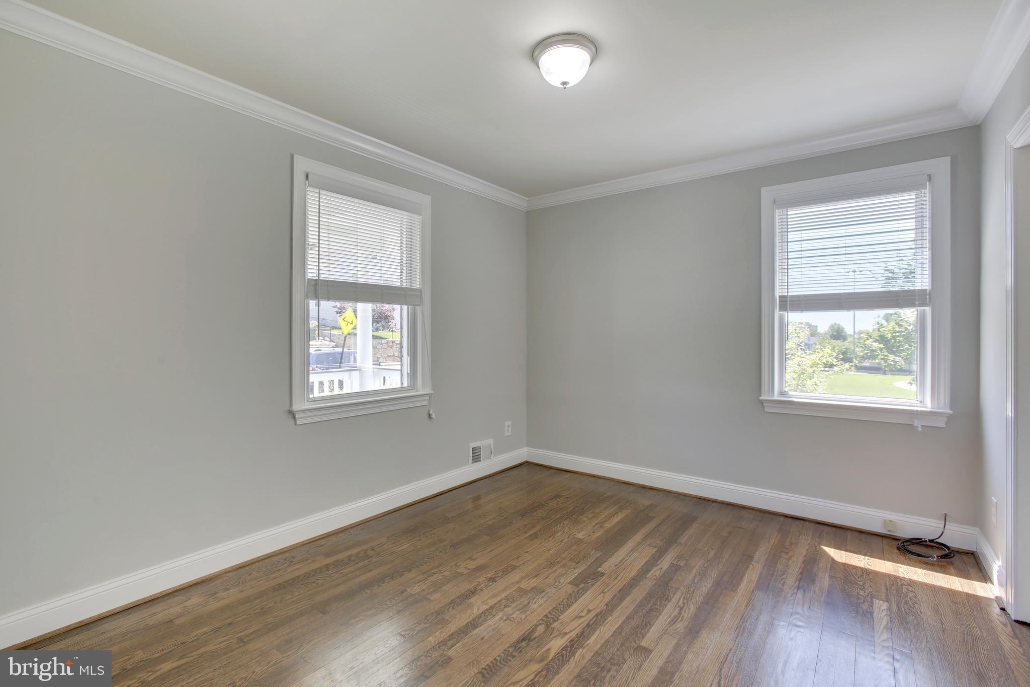 HIGHVIEW PARK - Residential Lease