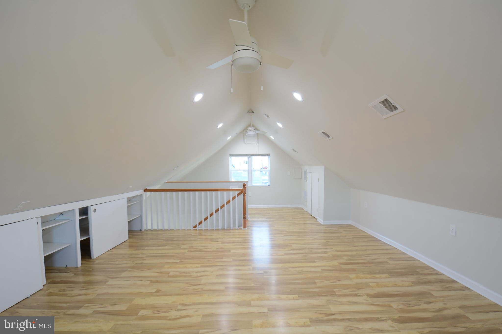 HIGHVIEW PARK - Residential Lease