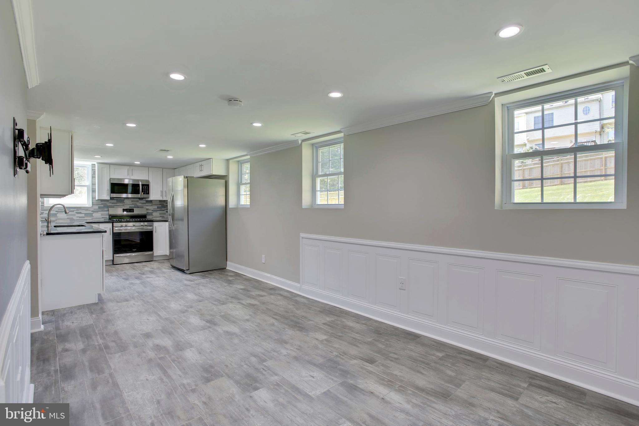 HIGHVIEW PARK - Residential Lease