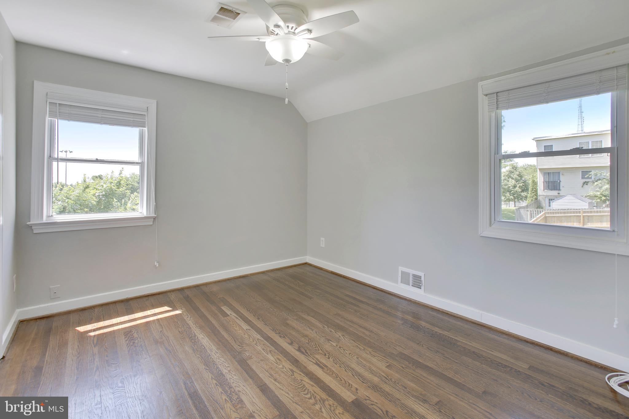 HIGHVIEW PARK - Residential Lease