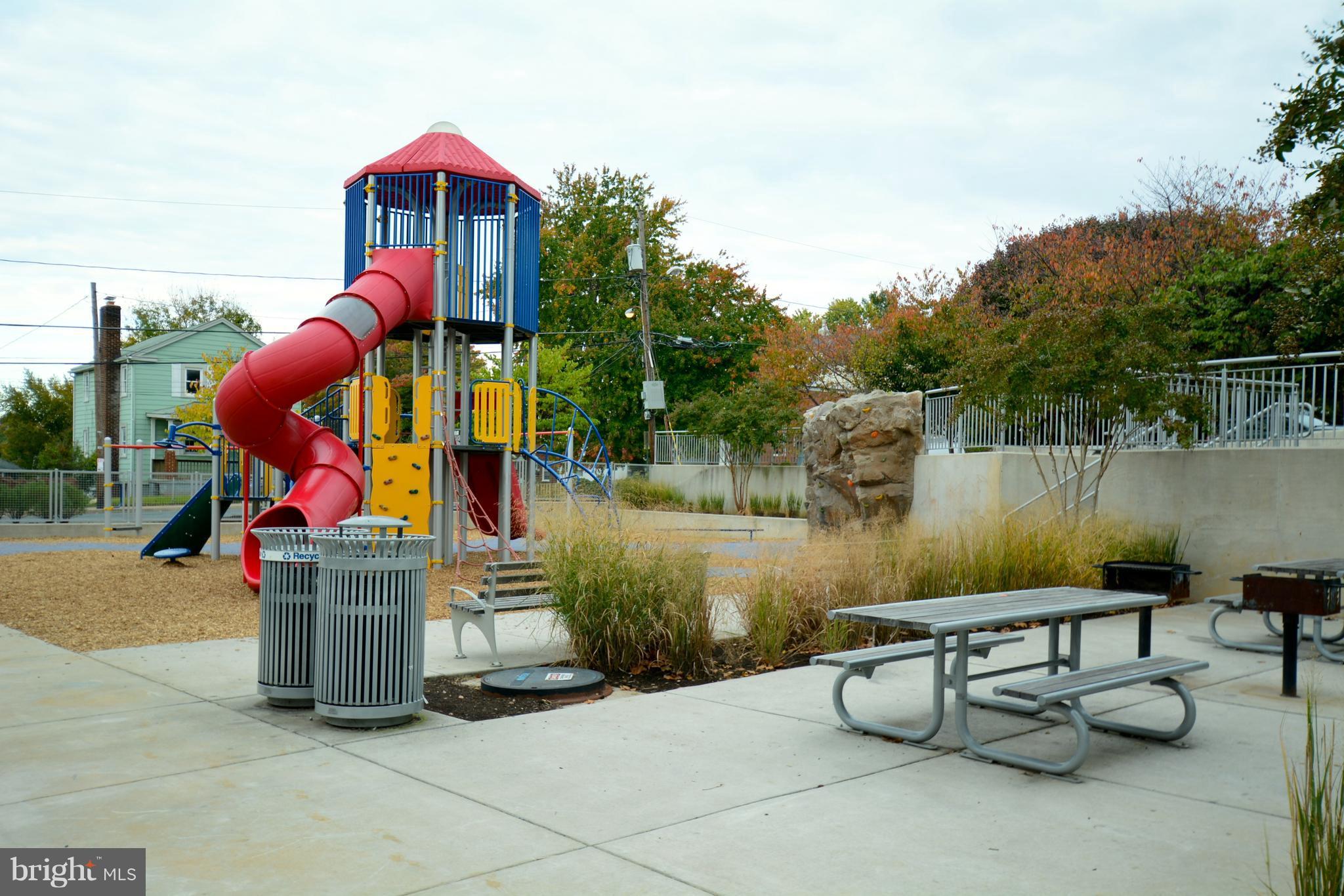 HIGHVIEW PARK - Residential Lease