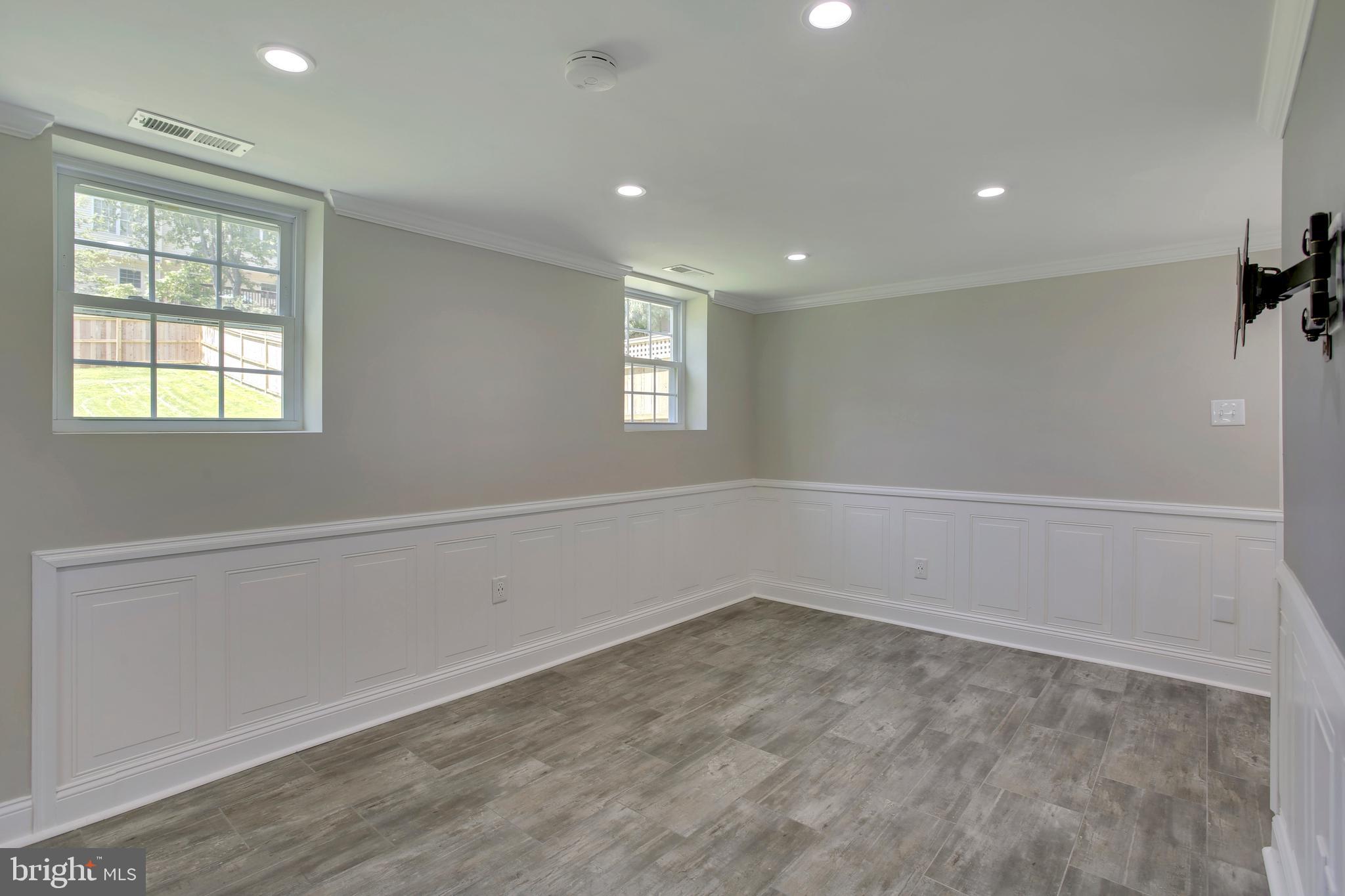 HIGHVIEW PARK - Residential Lease