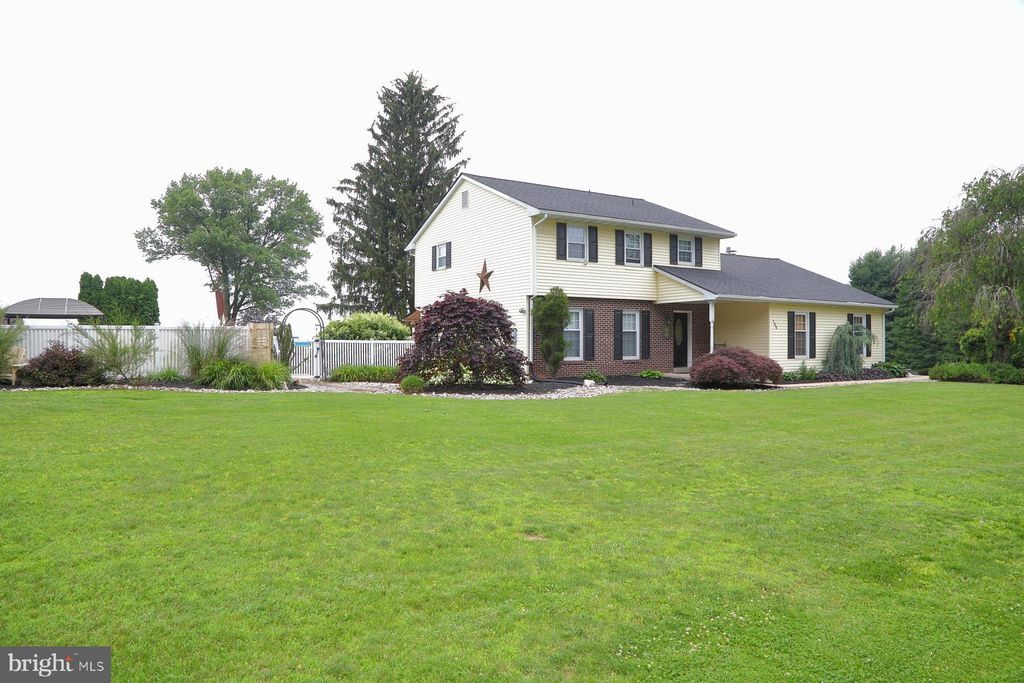 Photo of 146 Skyline Drive, NEW HOLLAND, PA 17557 (MLS # PALA2071494)