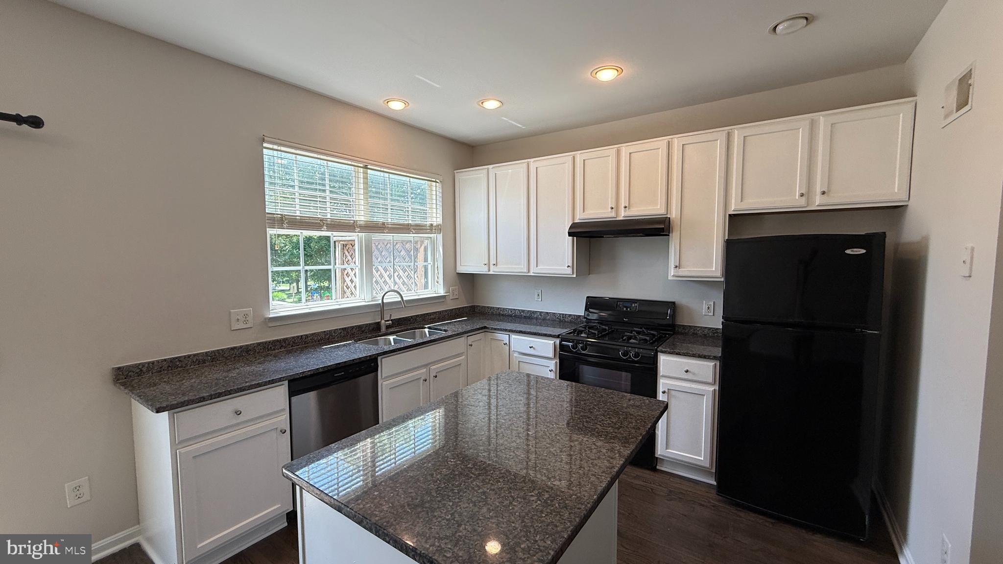 14946 WHITTIER LOOP