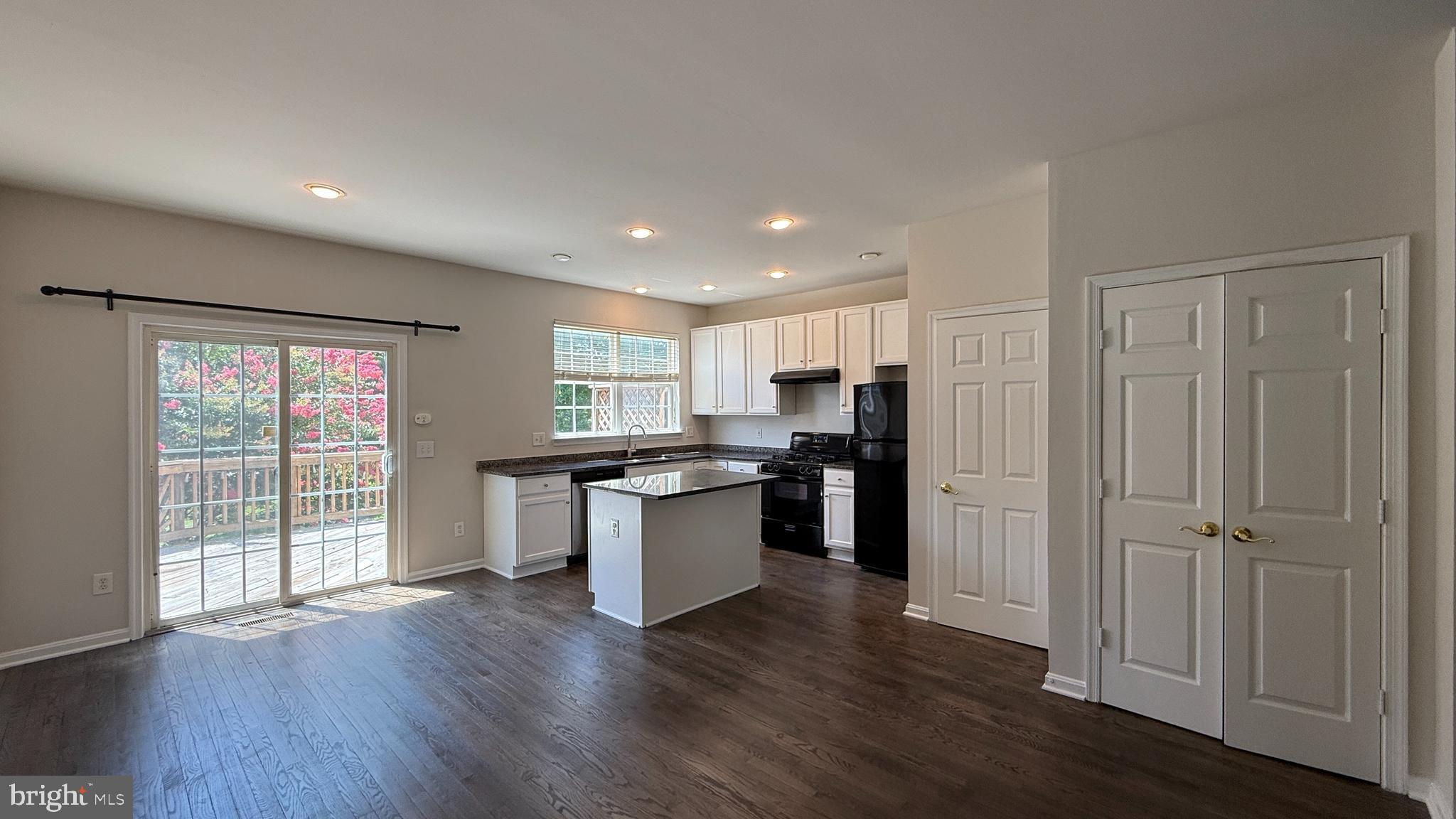 14946 WHITTIER LOOP