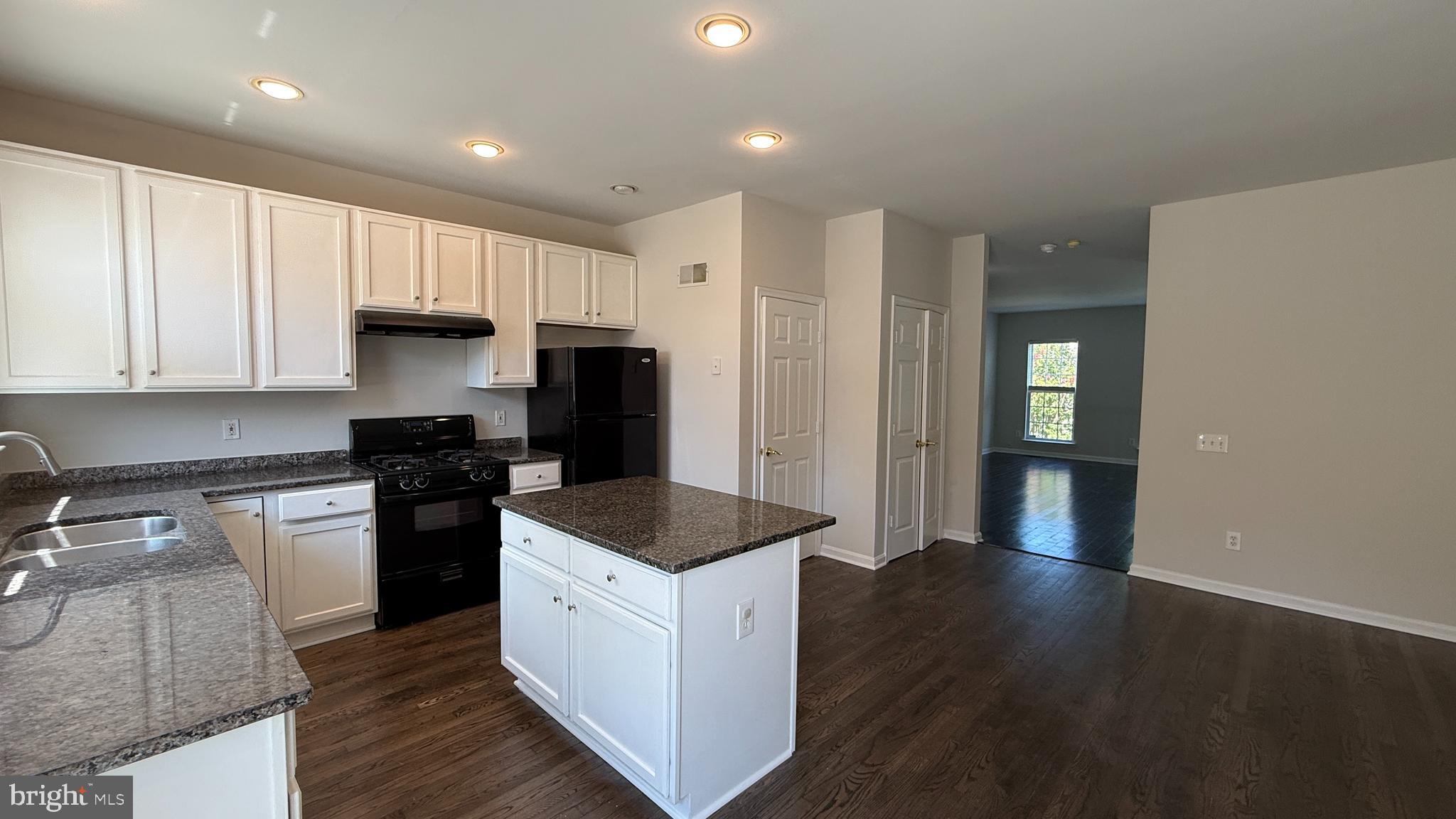 14946 WHITTIER LOOP