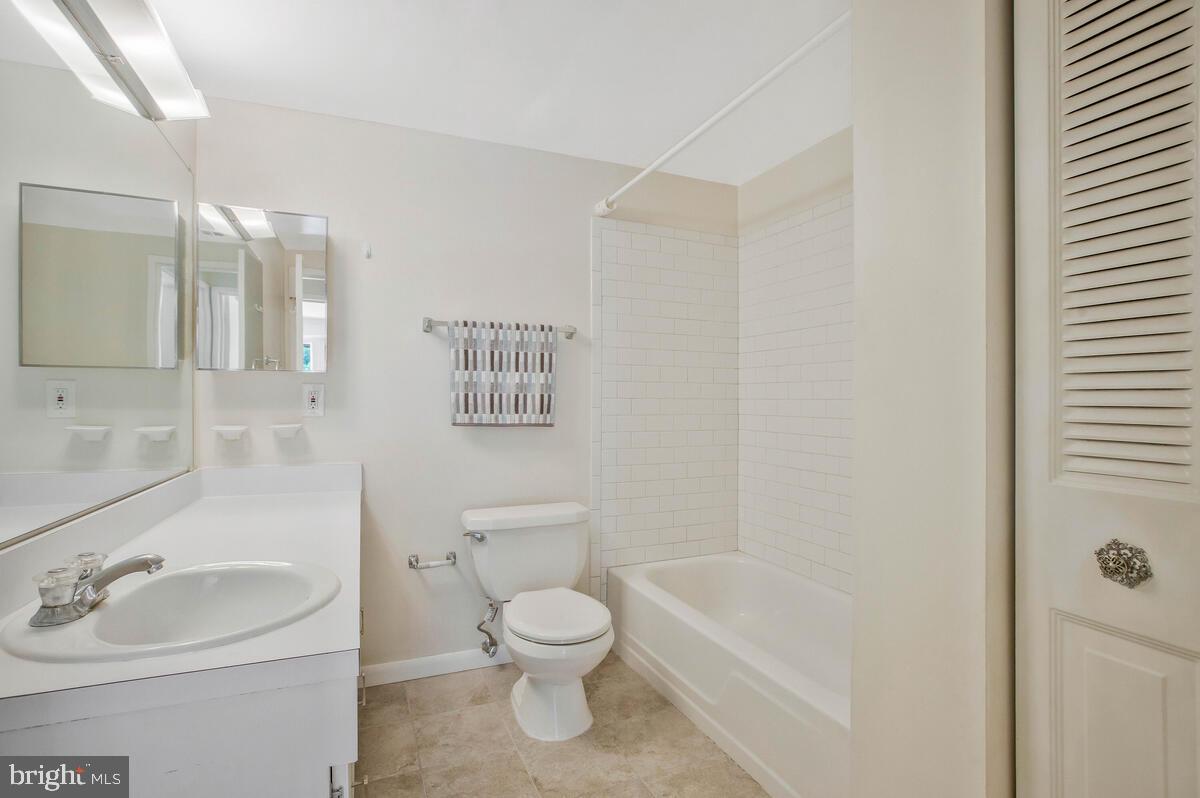 RIVA COMMONS - Residential