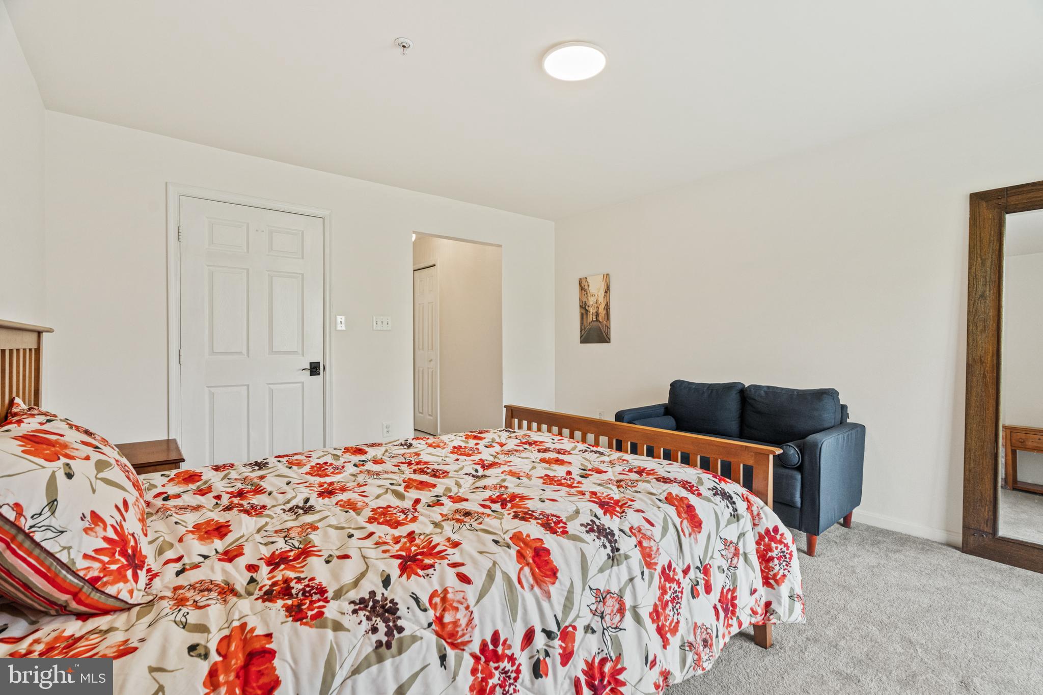 ASHBURN VILLAGE - Residential