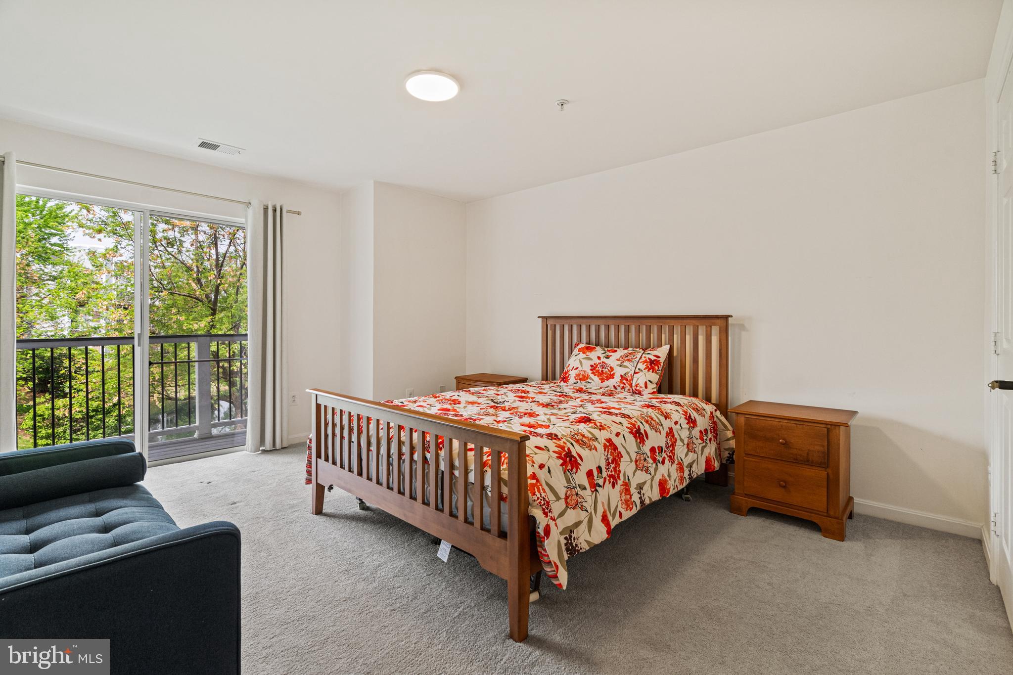 ASHBURN VILLAGE - Residential