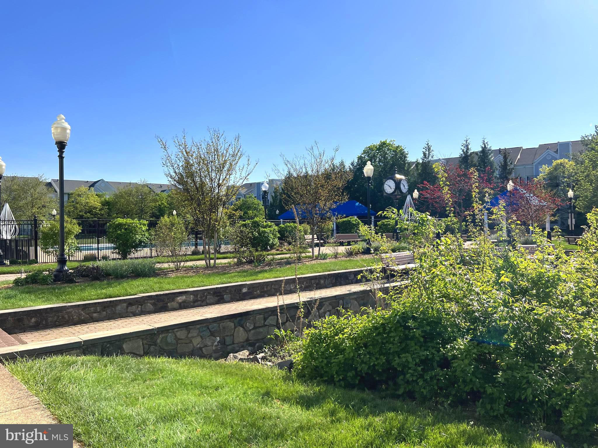 ASHBURN VILLAGE - Residential