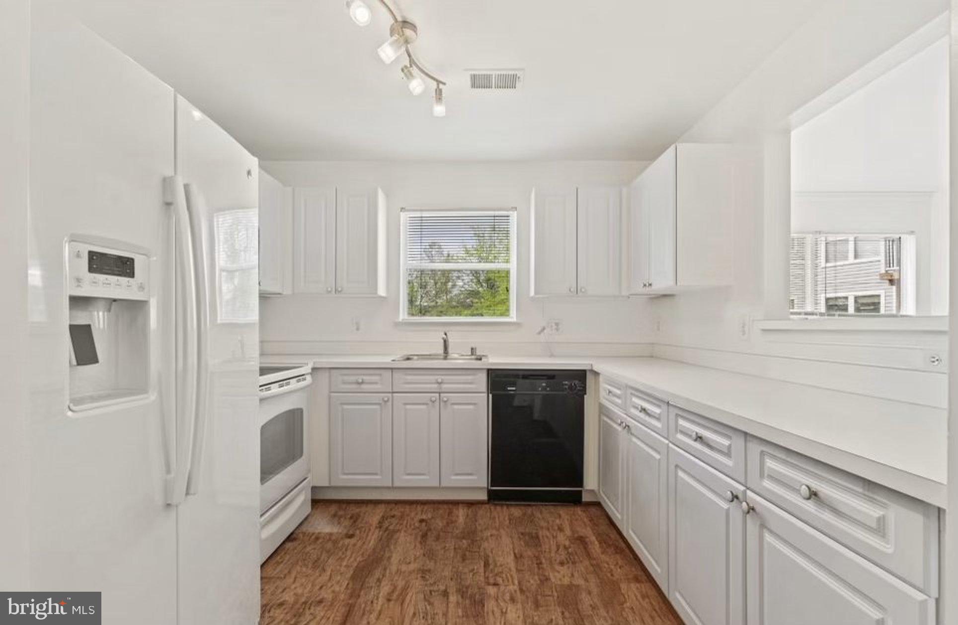 ASHBURN VILLAGE - Residential