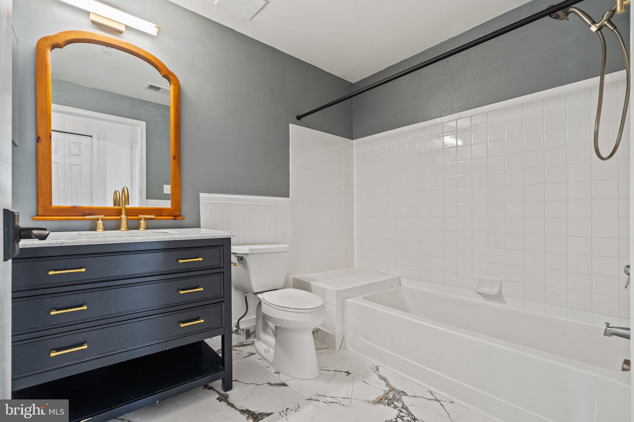 ASHBURN VILLAGE - Residential