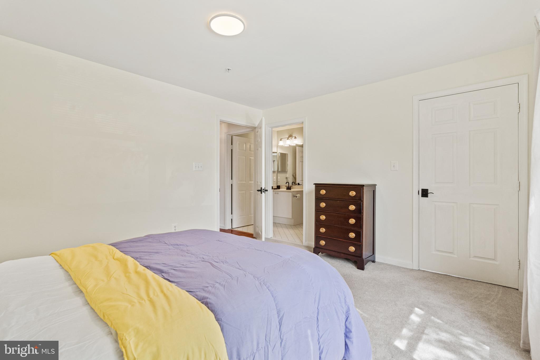 ASHBURN VILLAGE - Residential