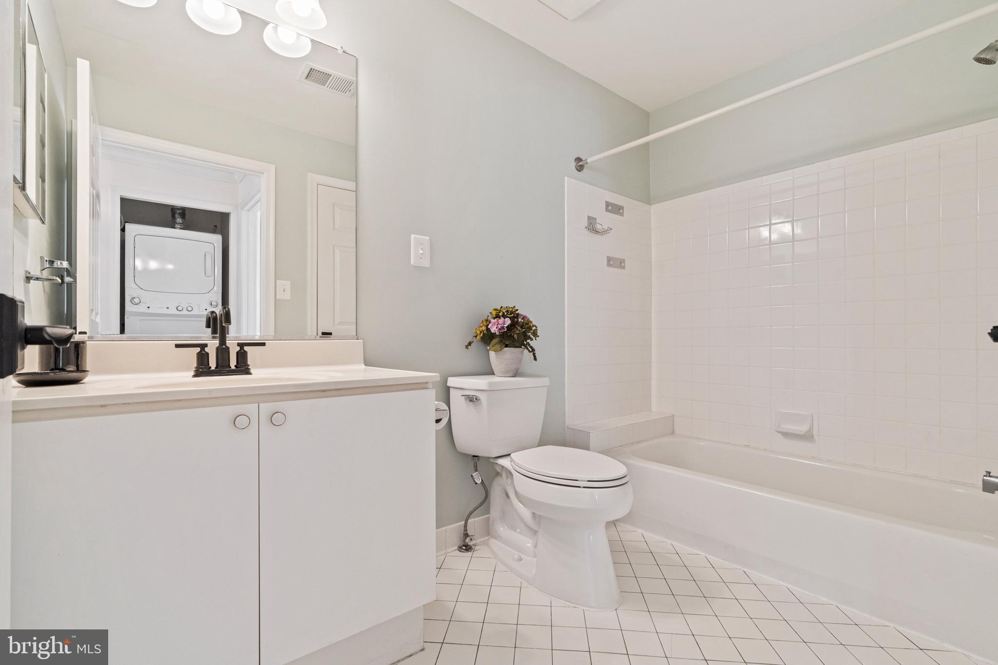 ASHBURN VILLAGE - Residential