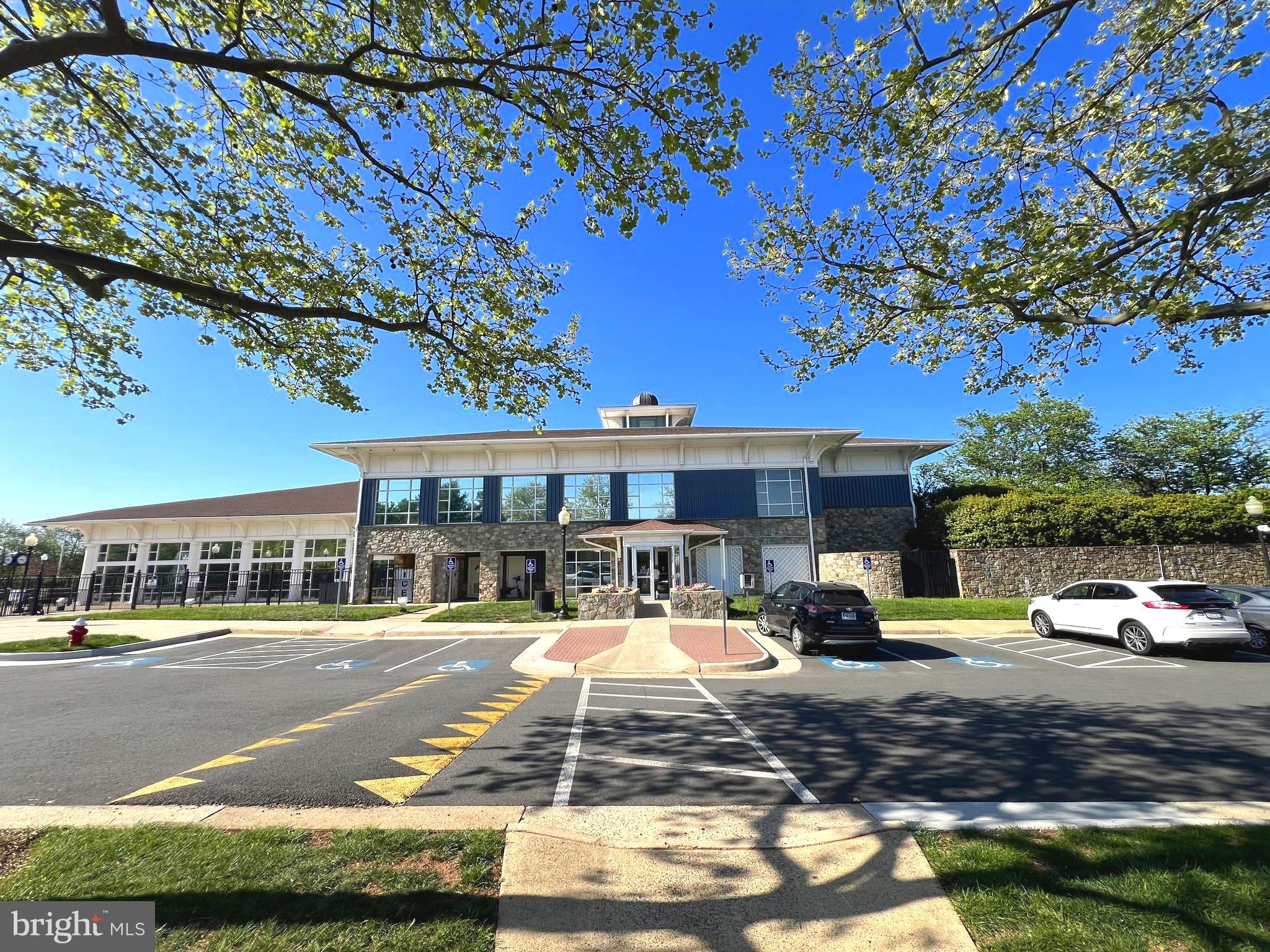 ASHBURN VILLAGE - Residential