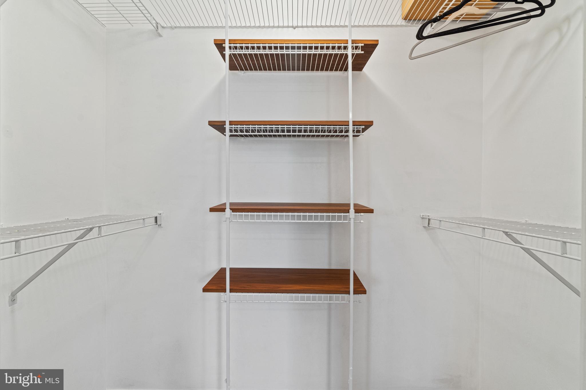 ASHBURN VILLAGE - Residential