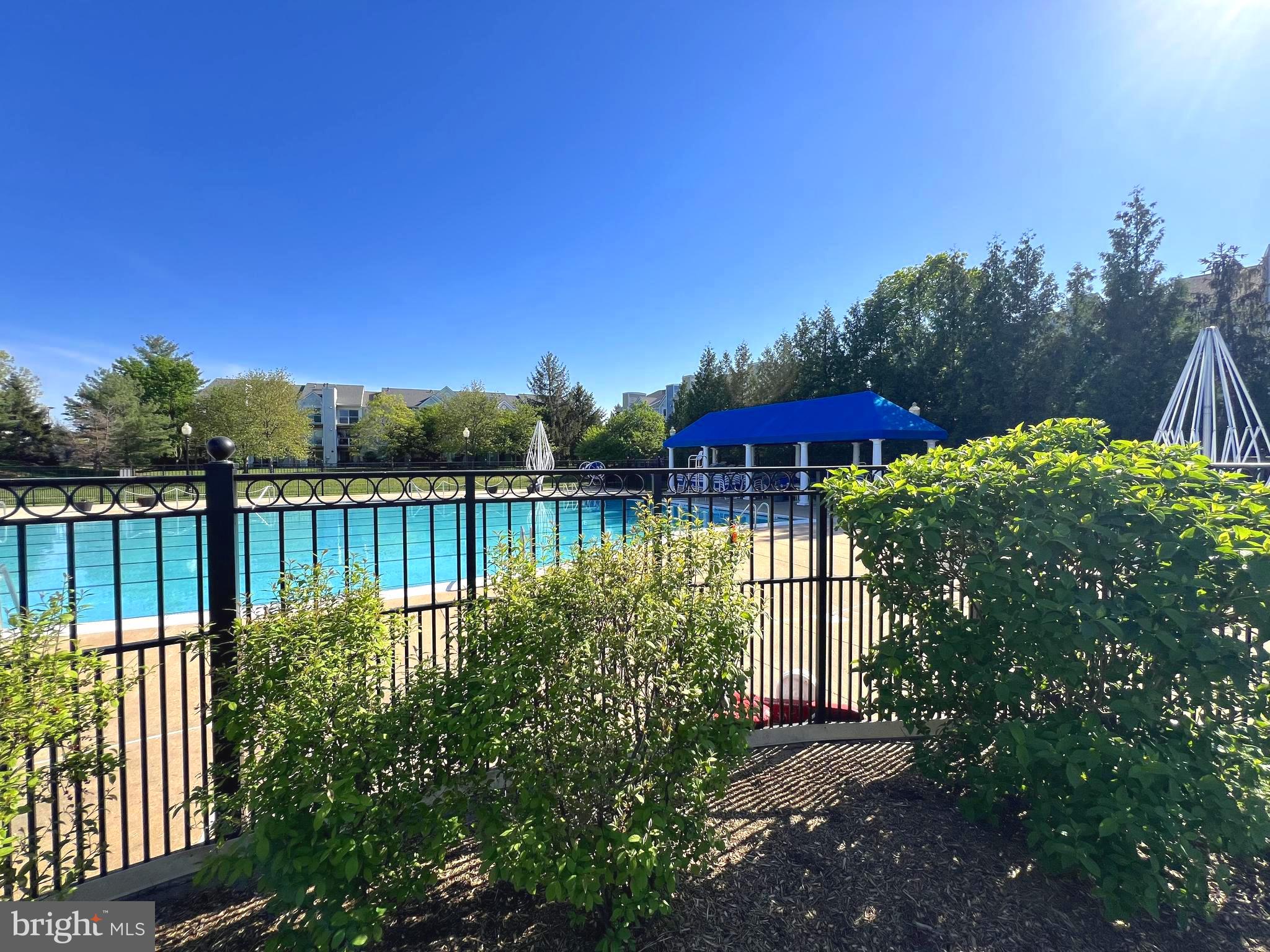 ASHBURN VILLAGE - Residential