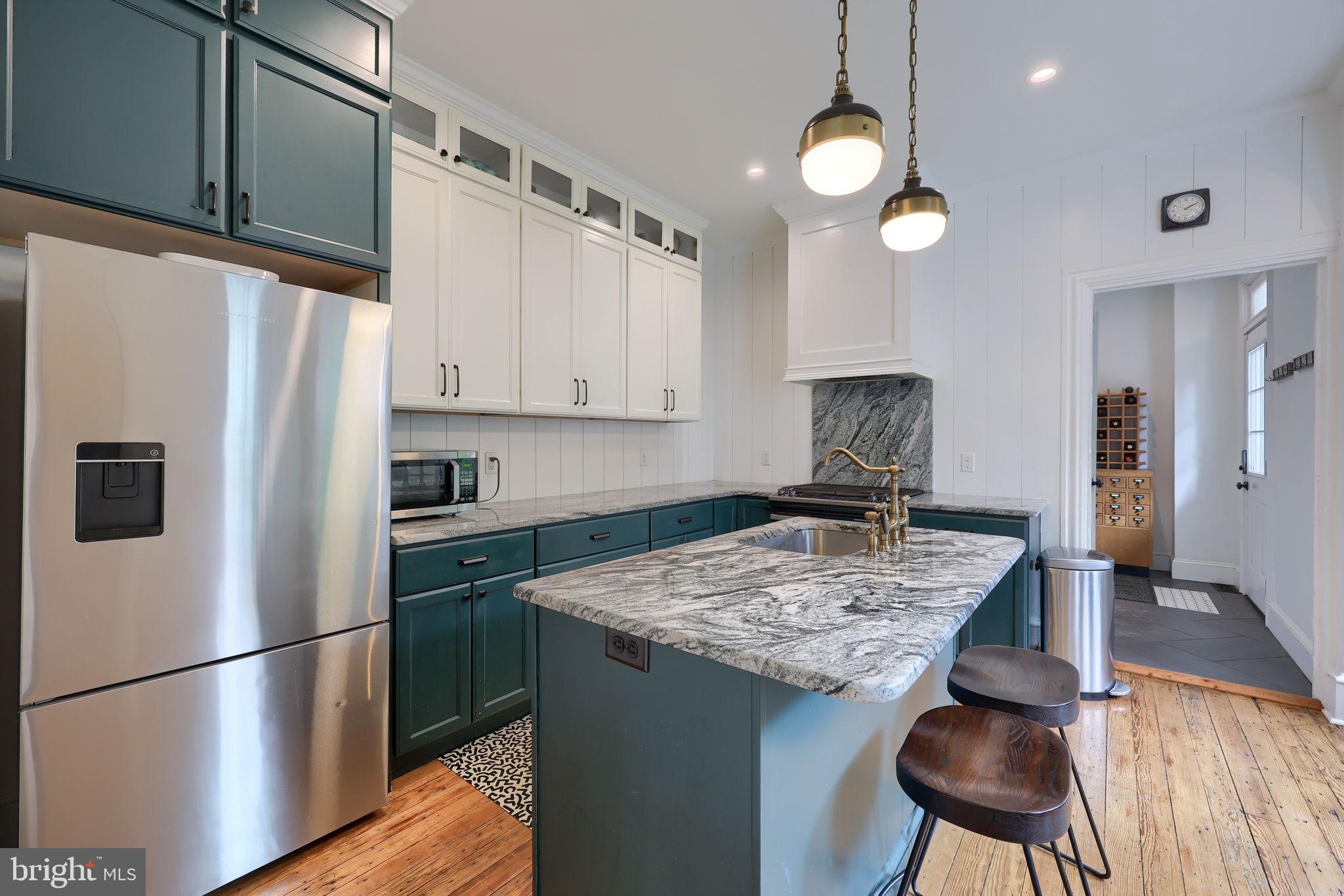 CHESTNUT HILL - Residential