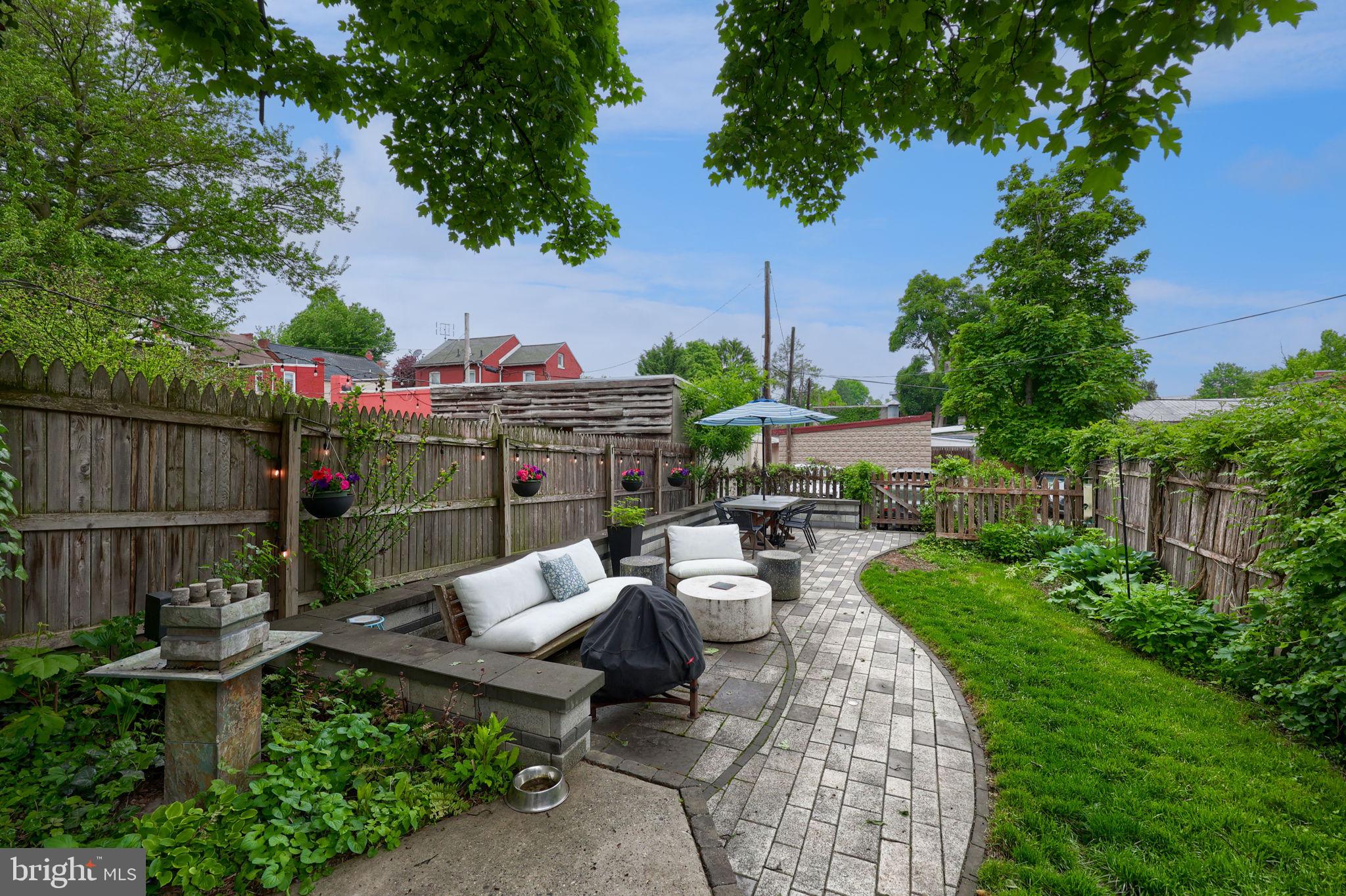 CHESTNUT HILL - Residential