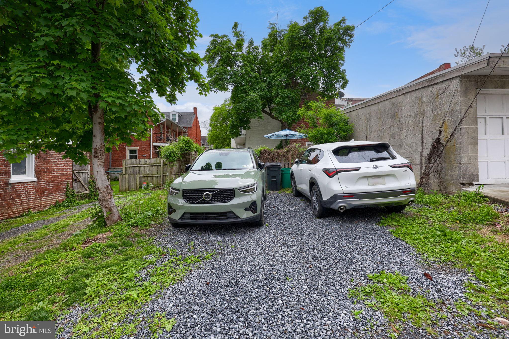 CHESTNUT HILL - Residential