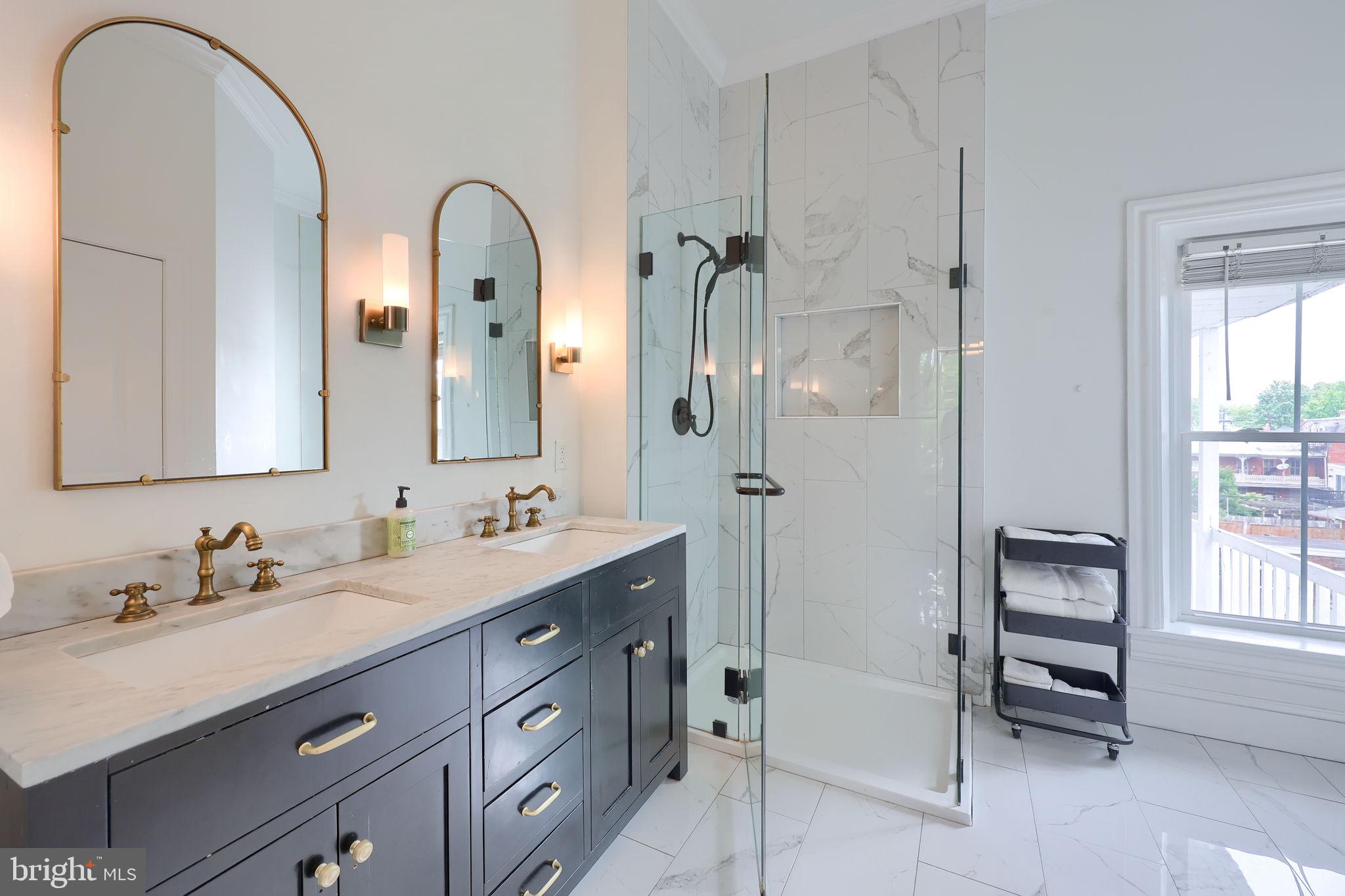 CHESTNUT HILL - Residential