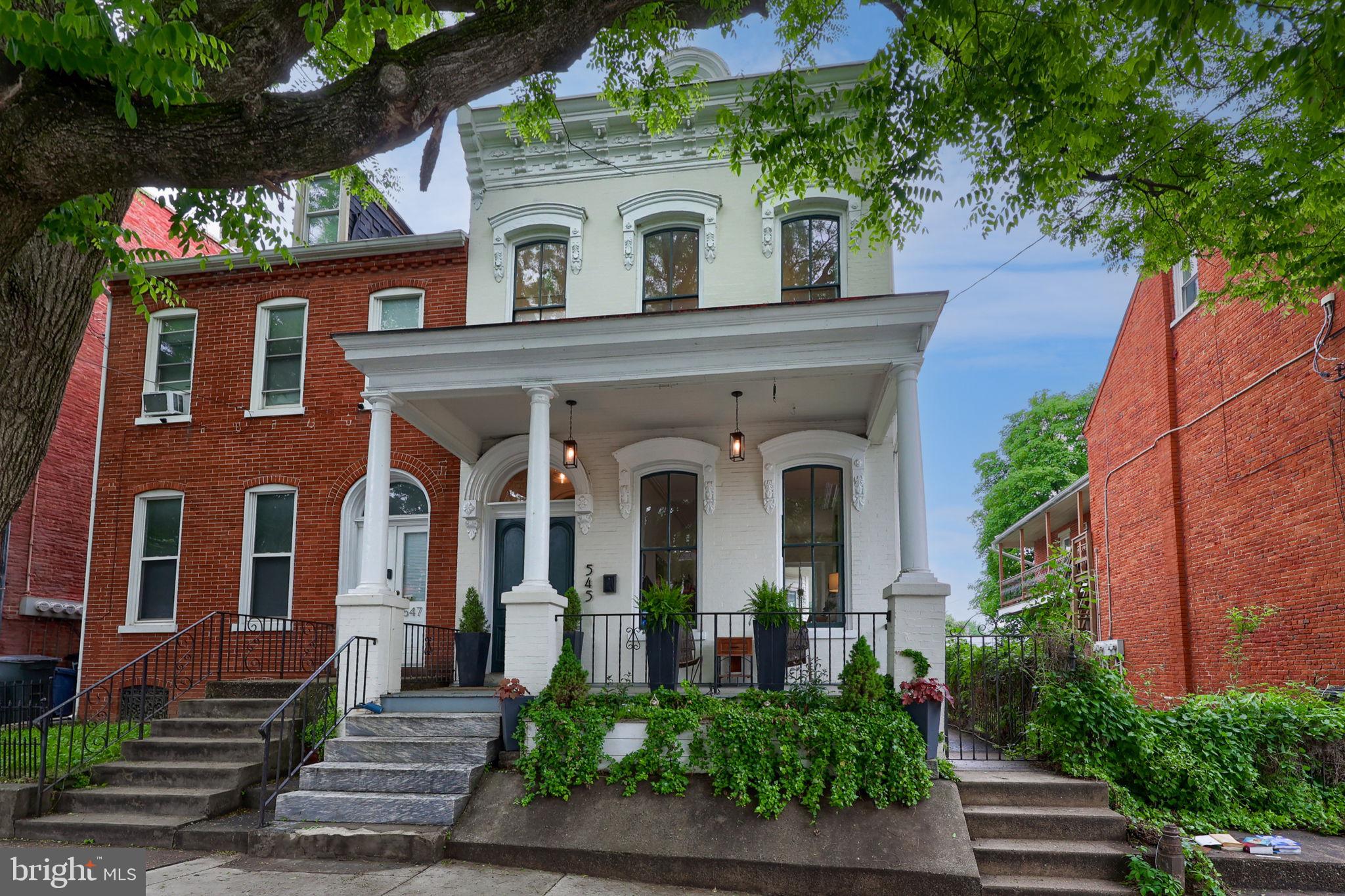 CHESTNUT HILL - Residential
