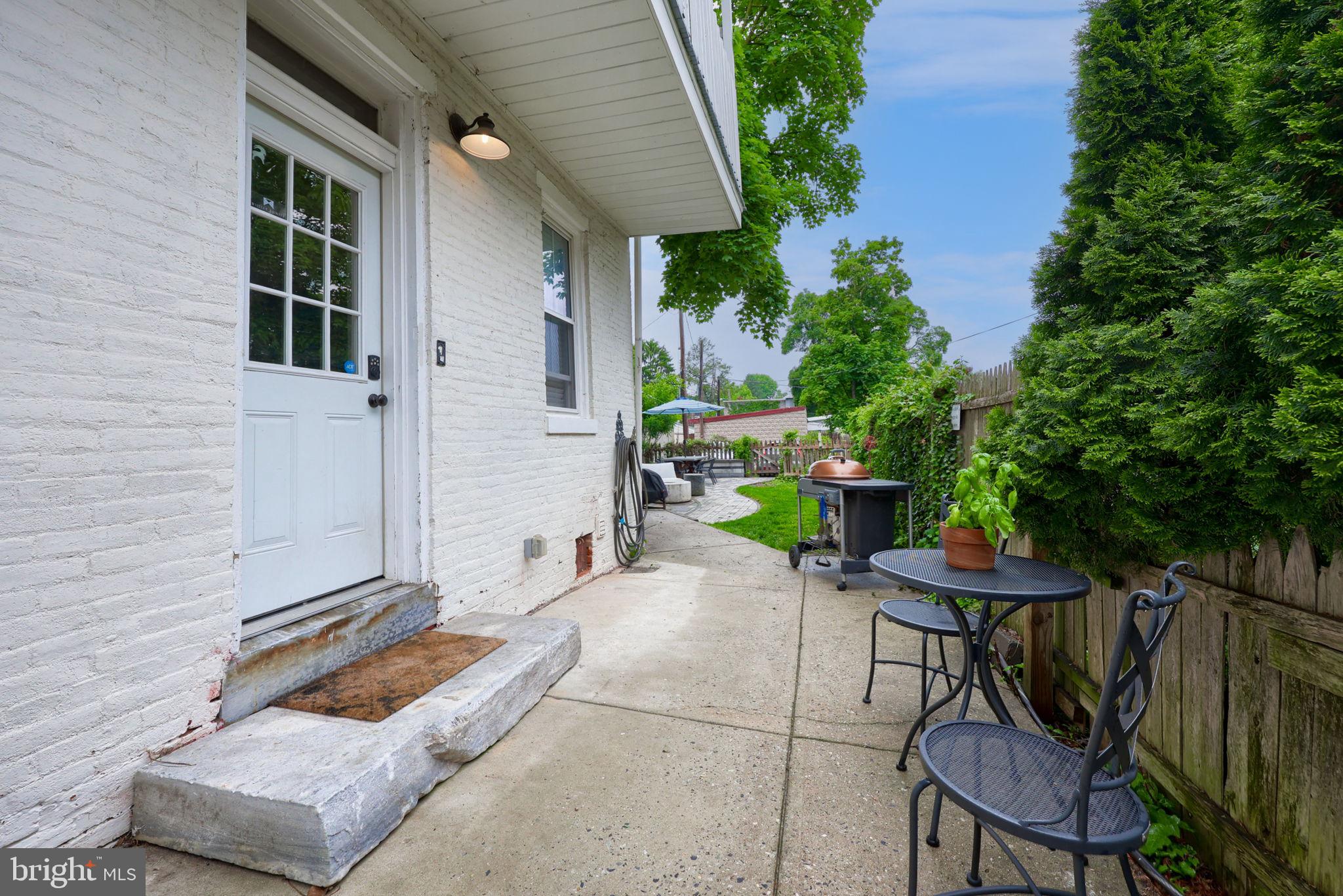 CHESTNUT HILL - Residential