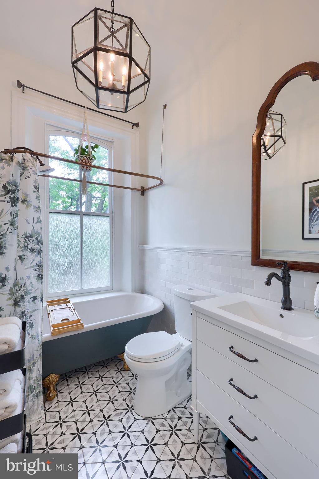CHESTNUT HILL - Residential