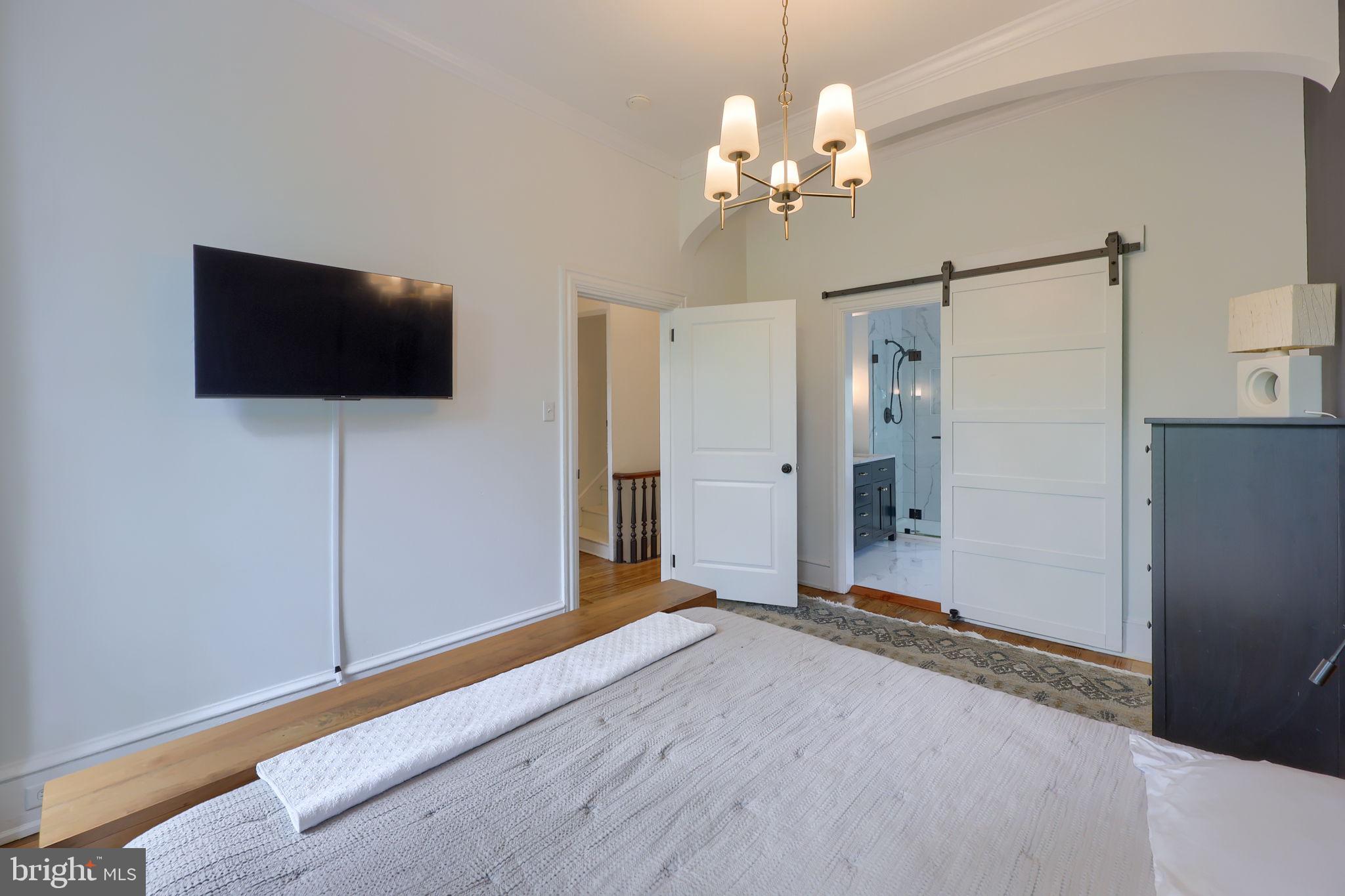 CHESTNUT HILL - Residential