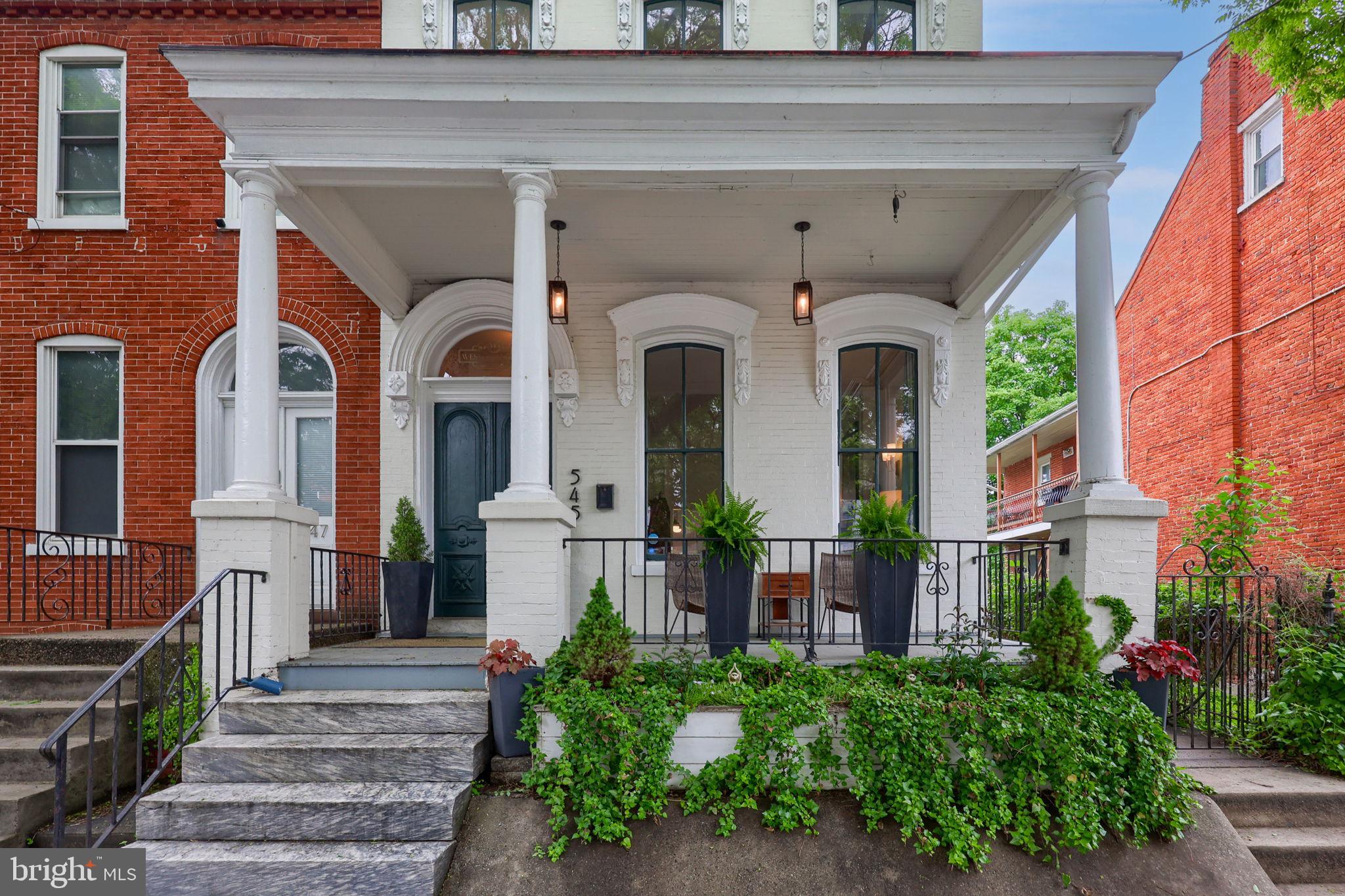 CHESTNUT HILL - Residential
