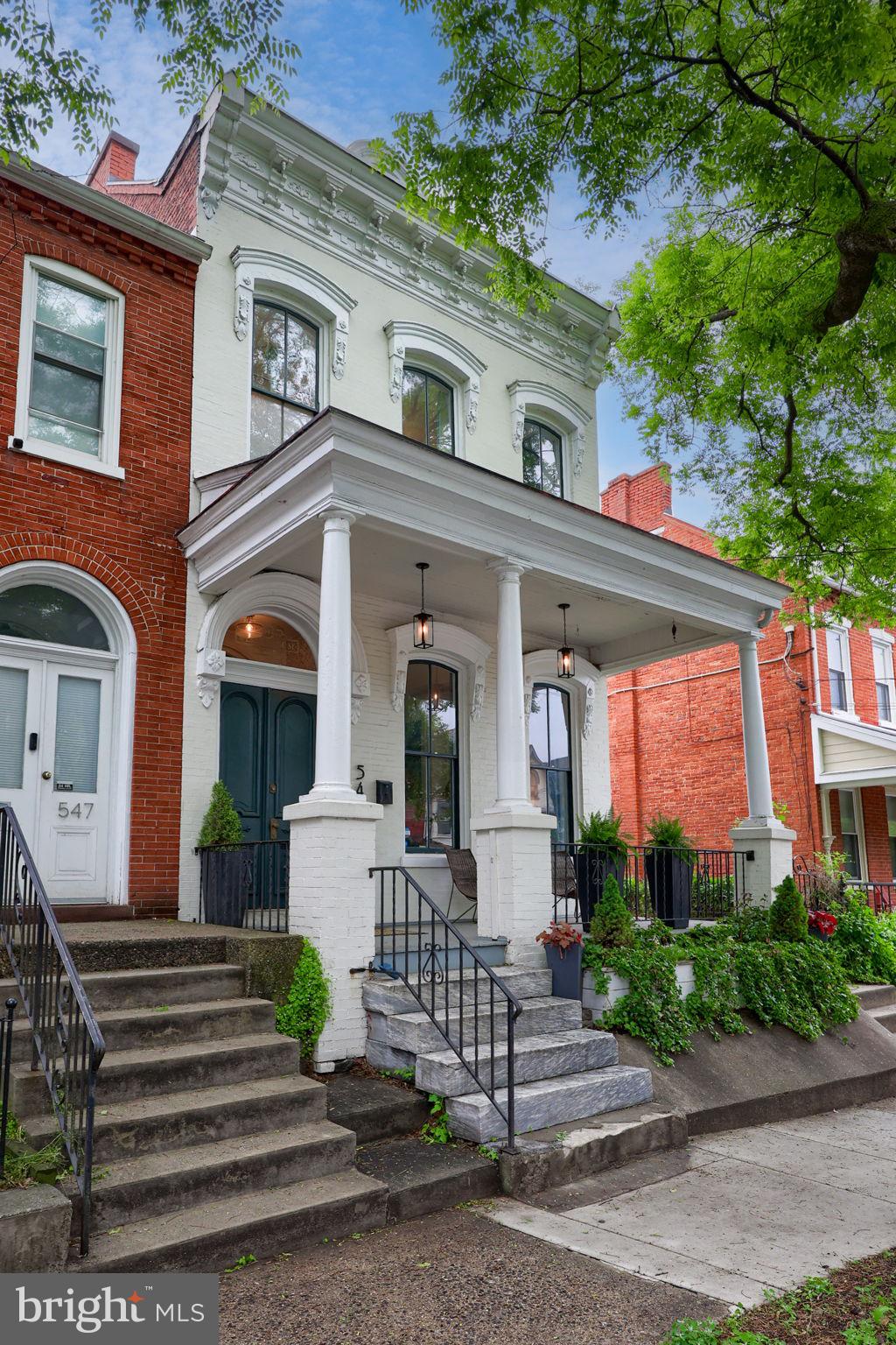 CHESTNUT HILL - Residential