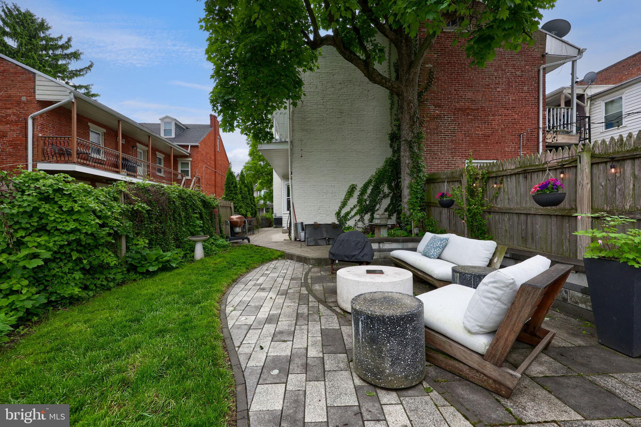CHESTNUT HILL - Residential
