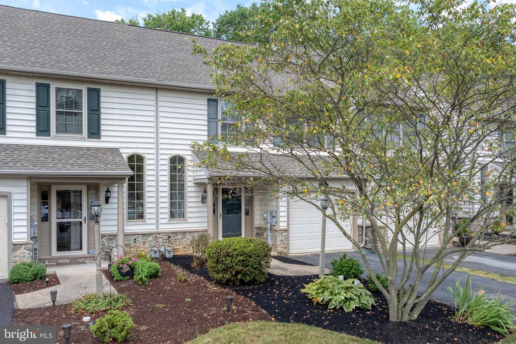 Photo of 435 Rabbit Hill Ln, Lancaster, PA 17603 (MLS # PALA2055006)