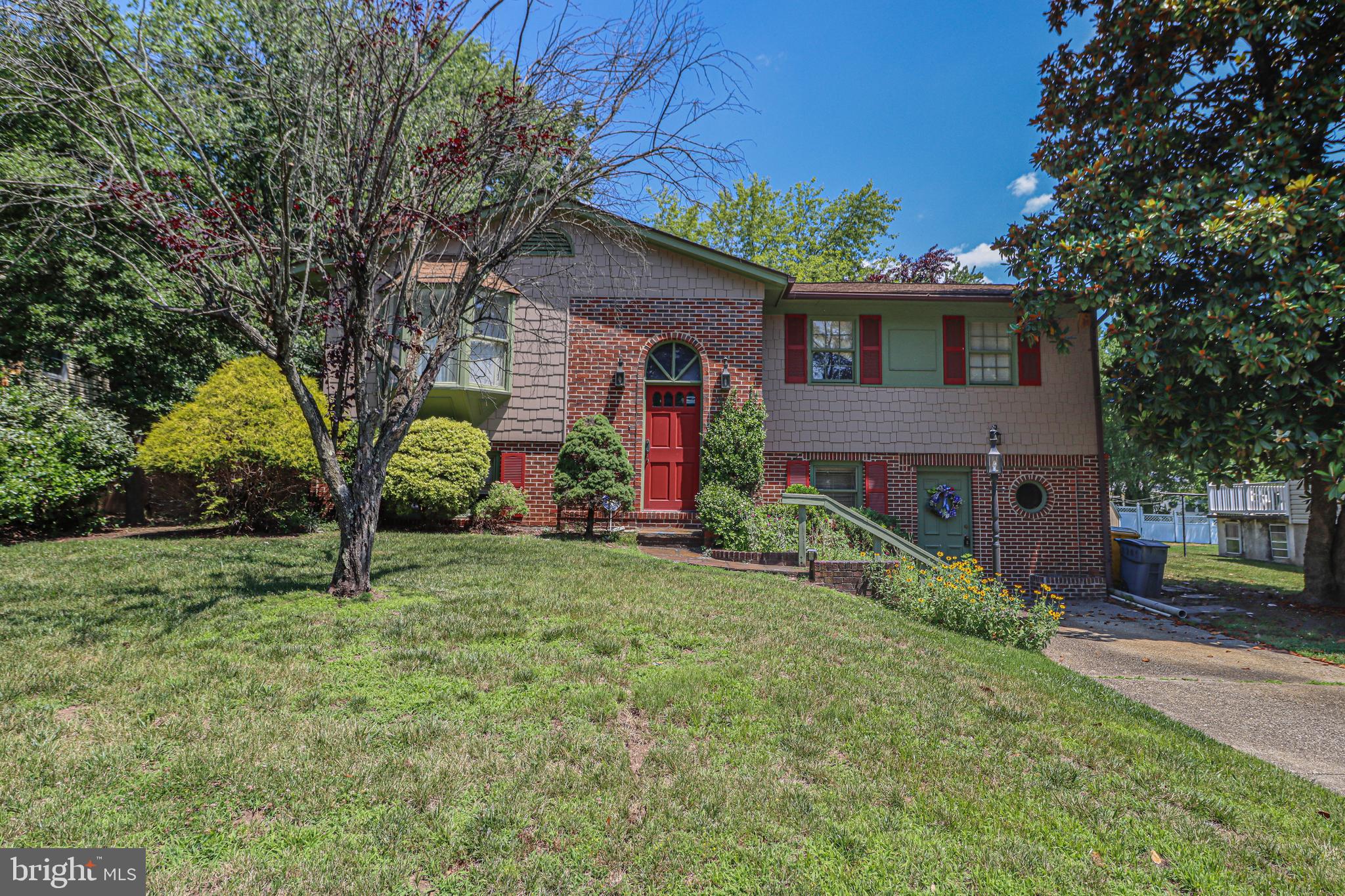 490 WILLIMSBURG LANE