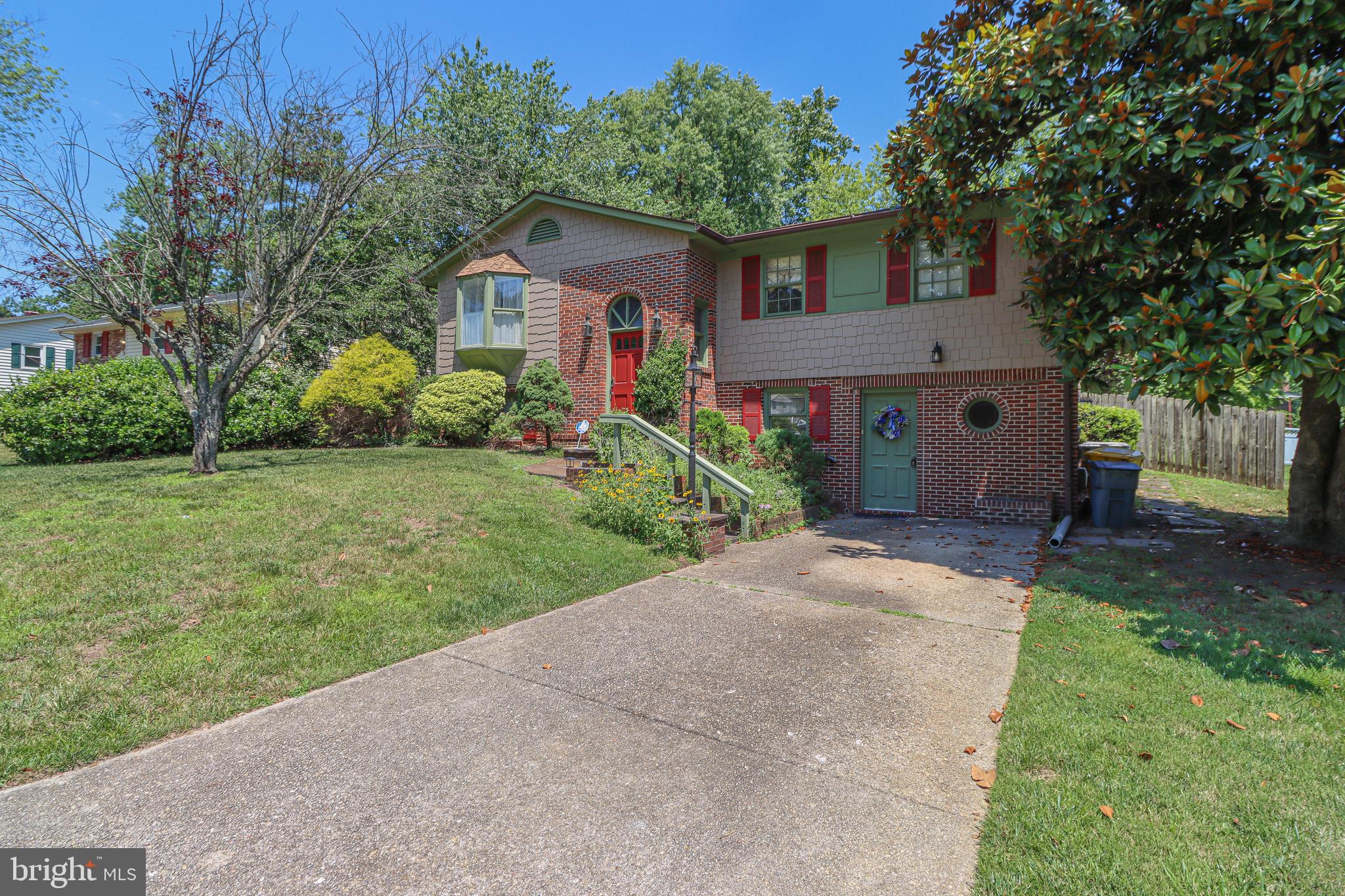 490 WILLIMSBURG LANE
