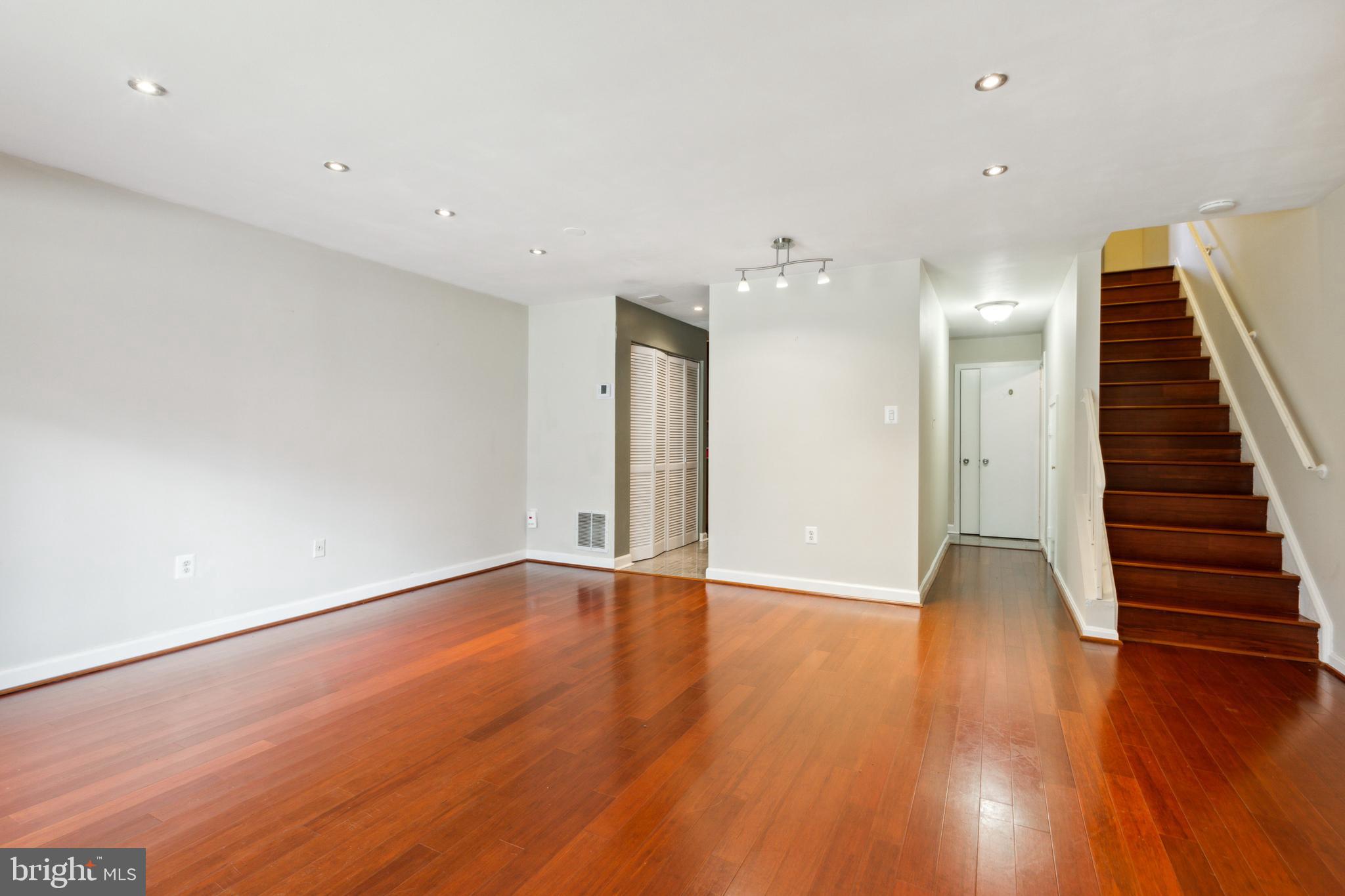 BRISTOL SQUARE - Residential