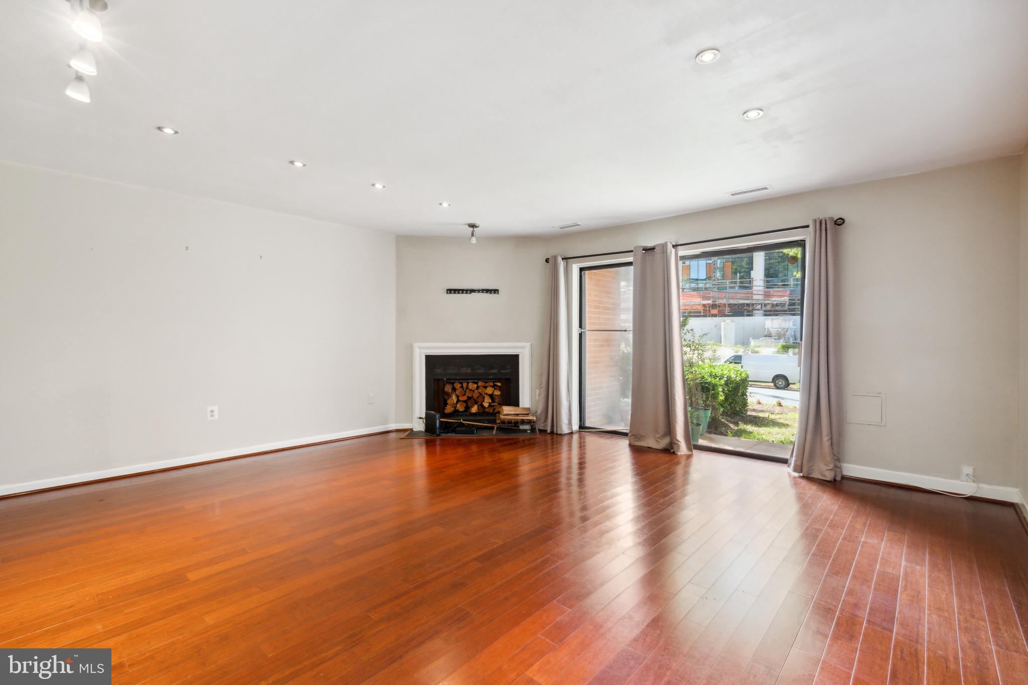 BRISTOL SQUARE - Residential