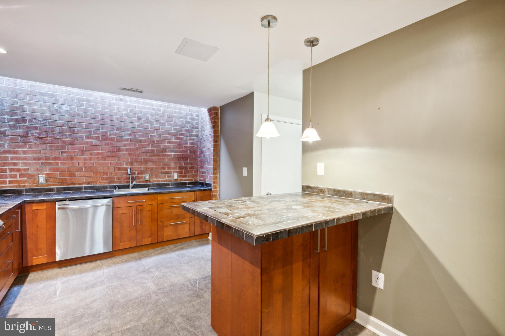 BRISTOL SQUARE - Residential